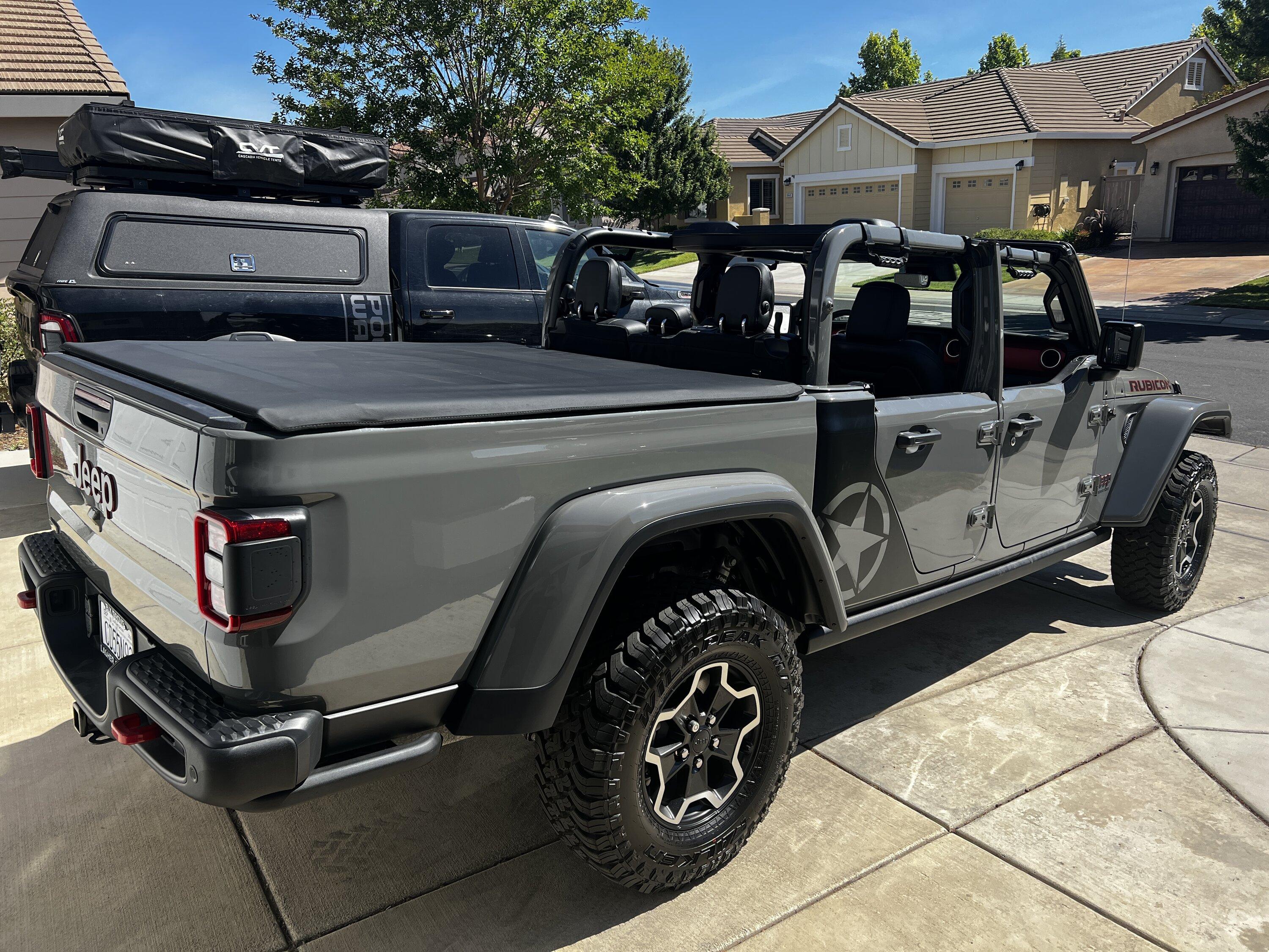 Jeep Gladiator 2022 Gladiator OEM roll up Tonneau cover - $100 IMG_1285