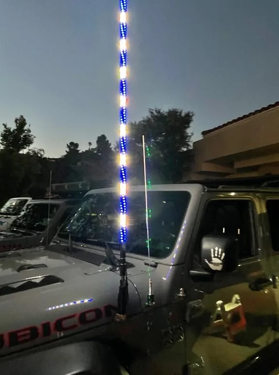 Jeep Gladiator Whip light flag recommendations? gfr1pD