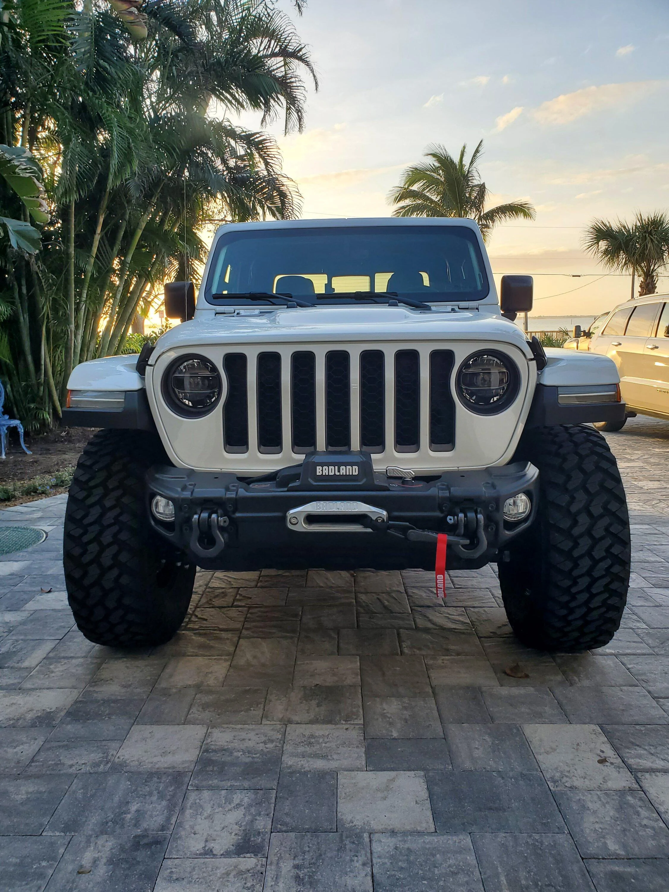 Jeep Gladiator OEM JTR fog lights in RR Arcus Bumper 20221203_165130