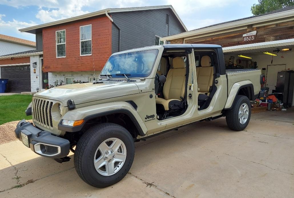Jeep Gladiator Who Has The Tan Cloth Interior? Screenshot_20221206-212151_Gallery