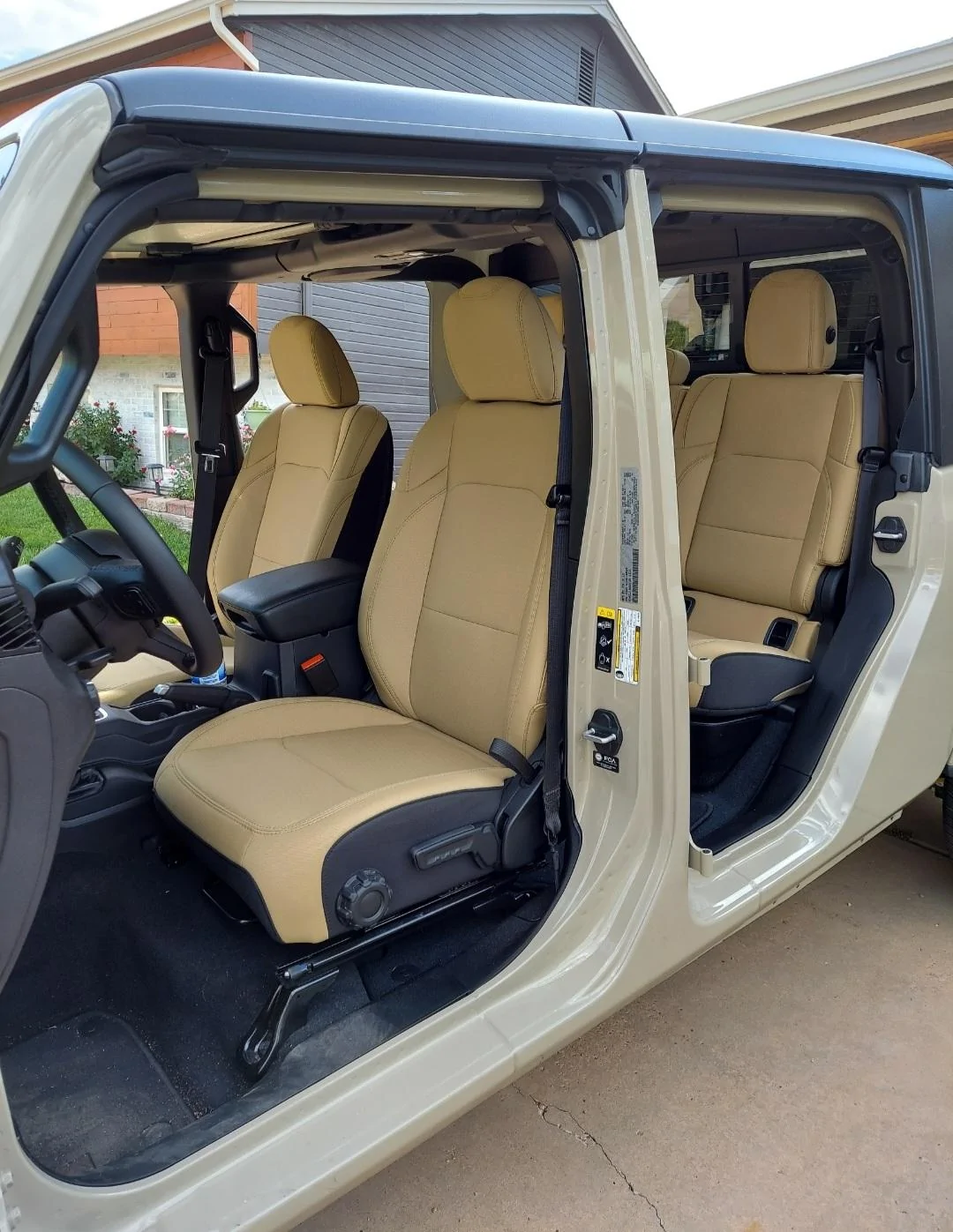 Jeep Gladiator Who Has The Tan Cloth Interior? Screenshot_20221206-212016_Gallery
