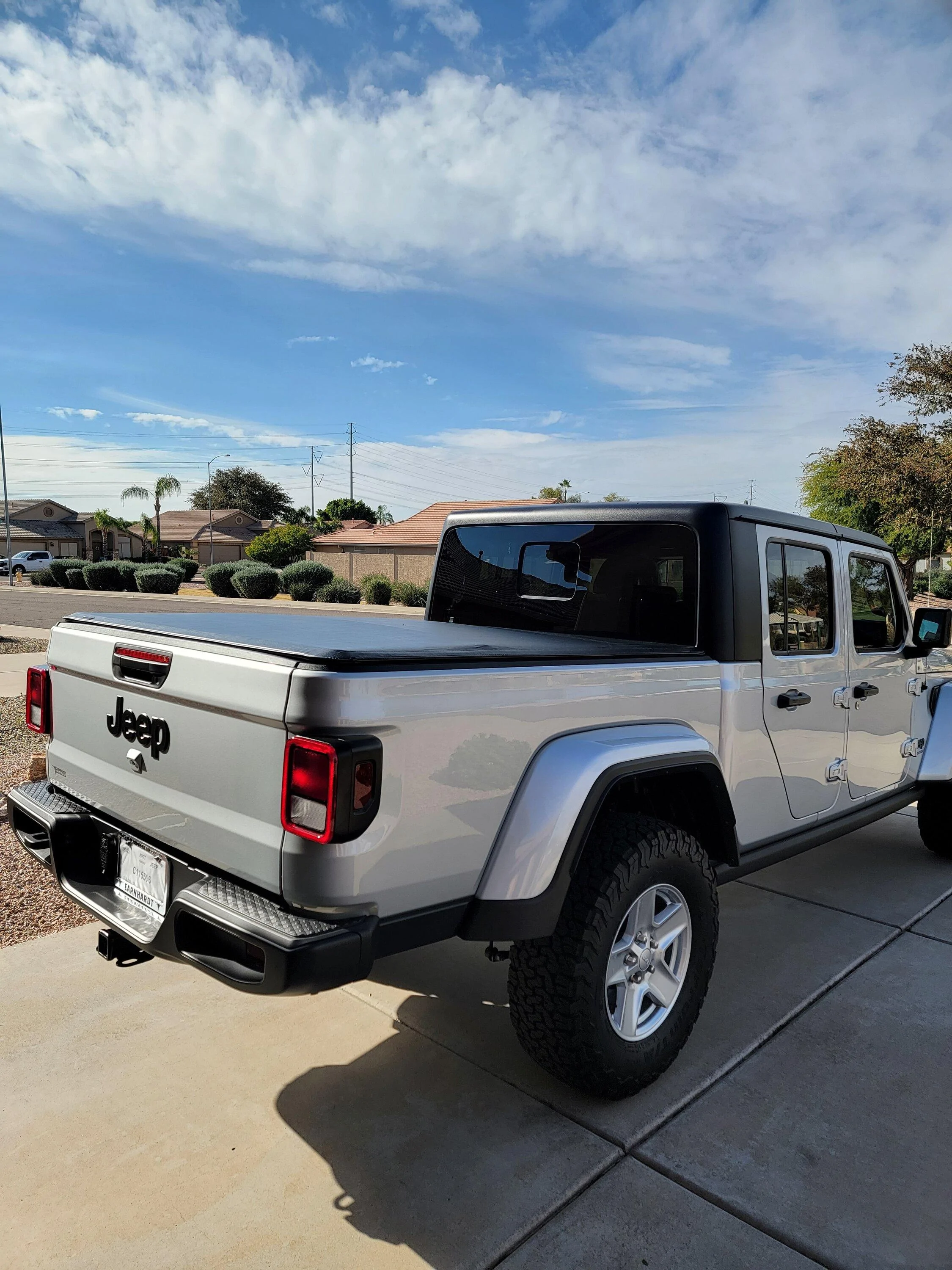 Jeep Gladiator Gladiator specific Tyger roll up cover. 20221207_111153