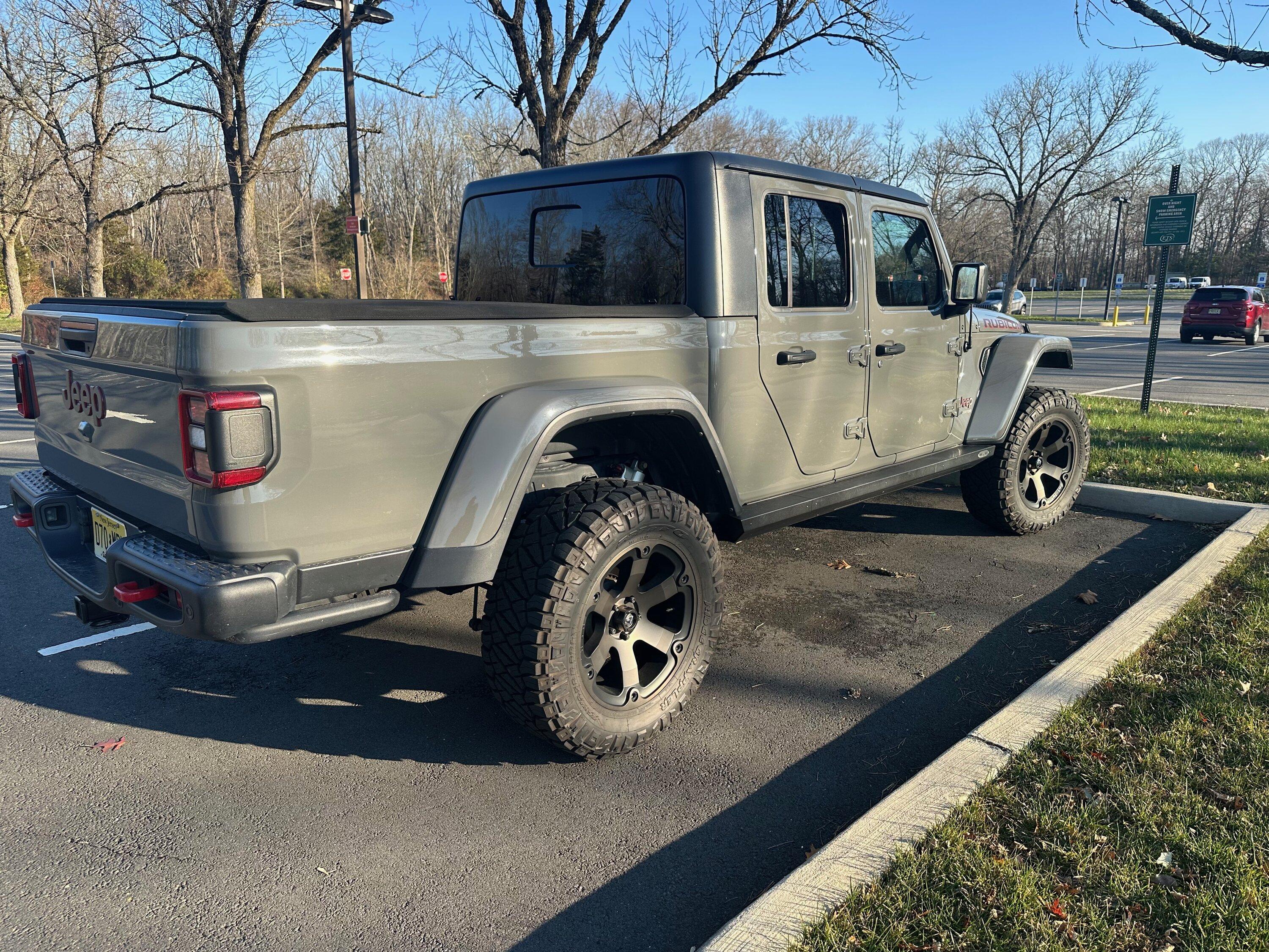 Jeep Gladiator Maximus 3 SLT hoop, steering stabilizer and mopar tonneau cover 5 - 1 (2)