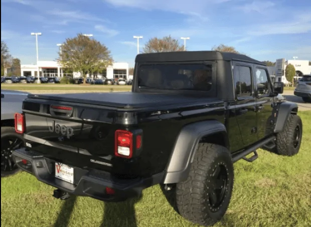 Jeep Gladiator Looking at used Sport with max tow tomorrow Screen Shot 2022-12-08 at 9.56.05 PM