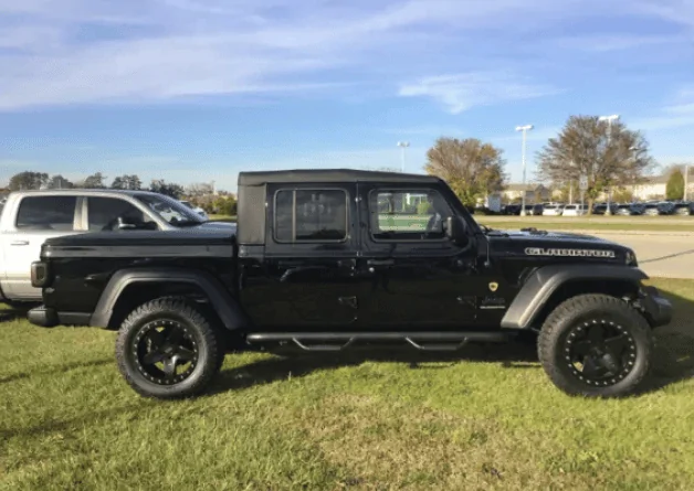 Jeep Gladiator Looking at used Sport with max tow tomorrow Screen Shot 2022-12-08 at 9.55.38 PM