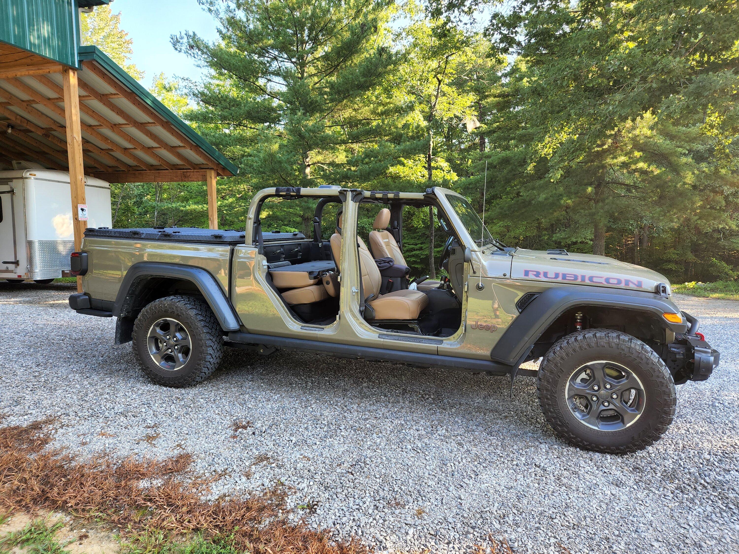 Jeep Gladiator Who Has The Tan Cloth Interior? 20220827_085758