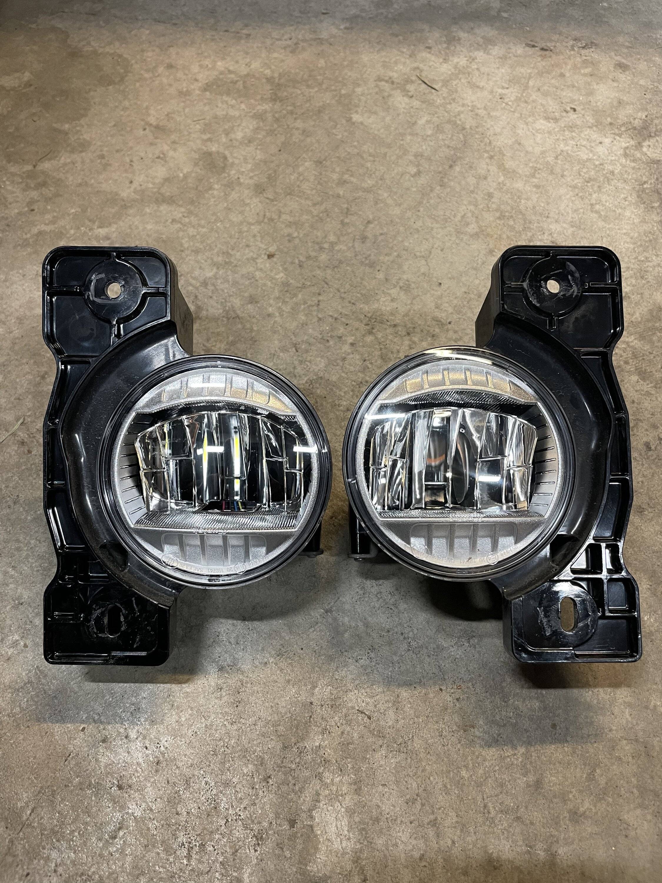 Jeep Gladiator OEM LED Fog lights for sale F1774970-ACA3-42D9-A330-BE13B6433E17