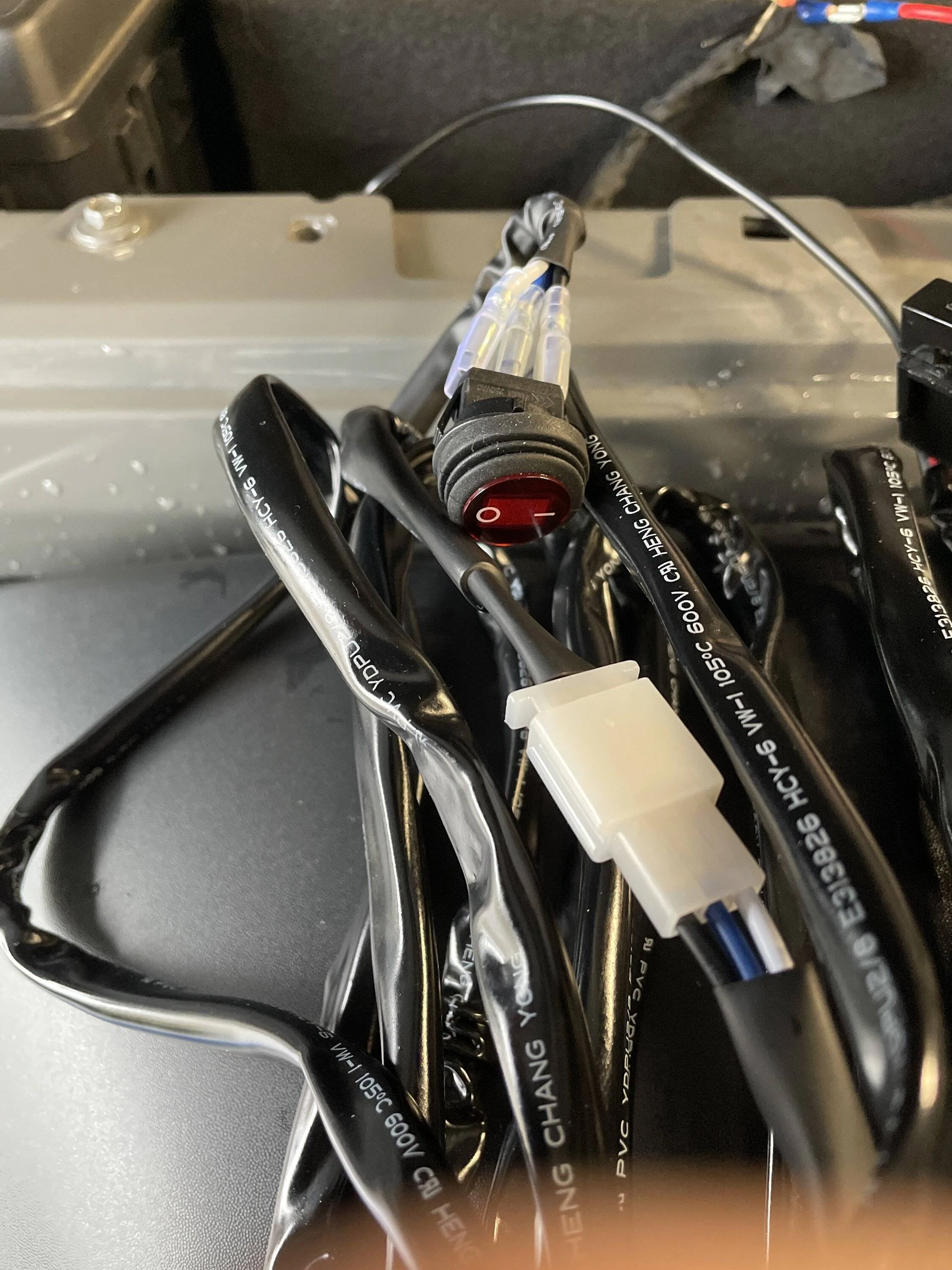 Jeep Gladiator Aux switch ? when connecting to light bar imag