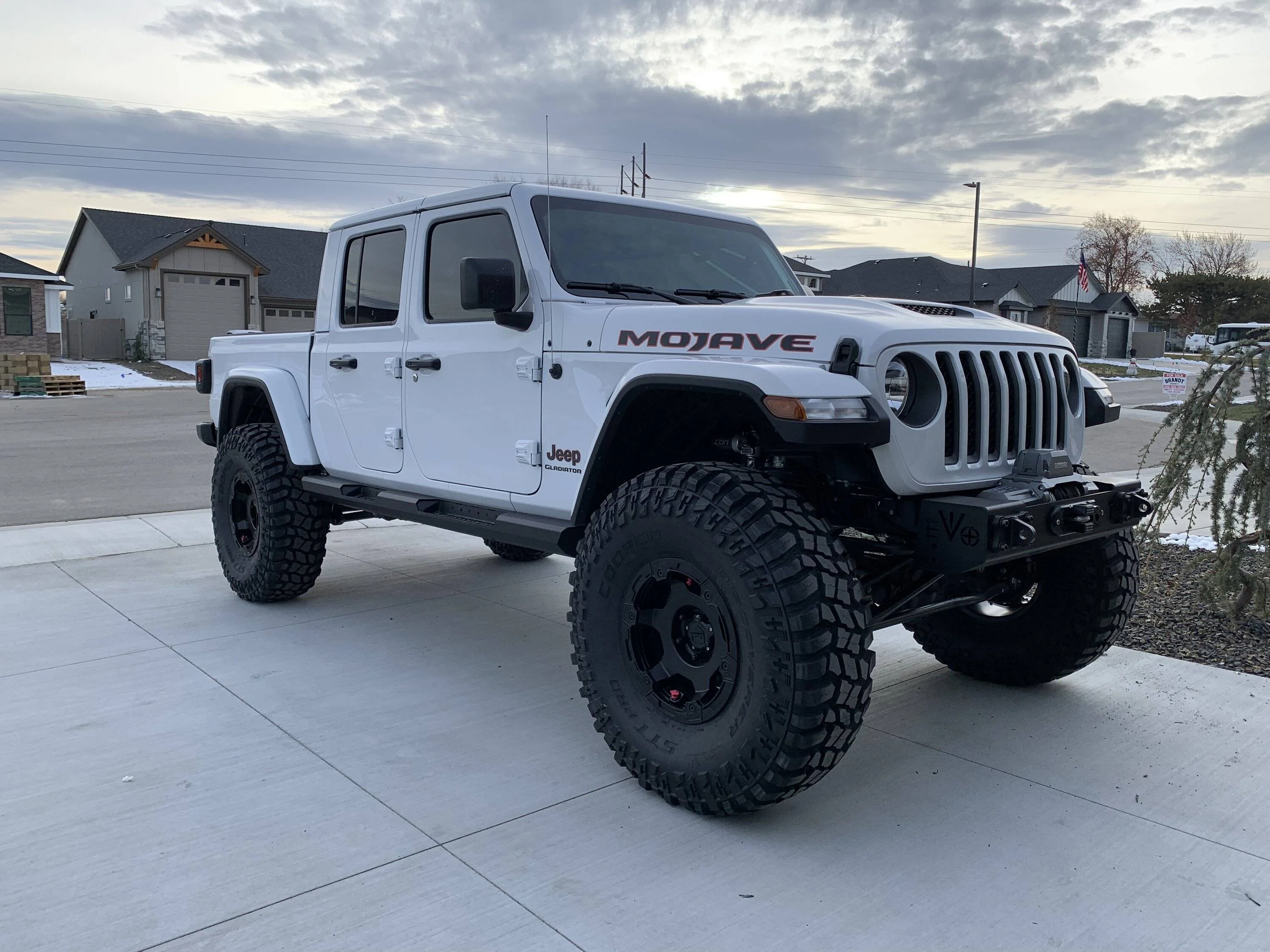 Jeep Gladiator BRIGHT WHITE Gladiator JT Club EAB48442-E7D1-4810-86F2-D896FB2E3771