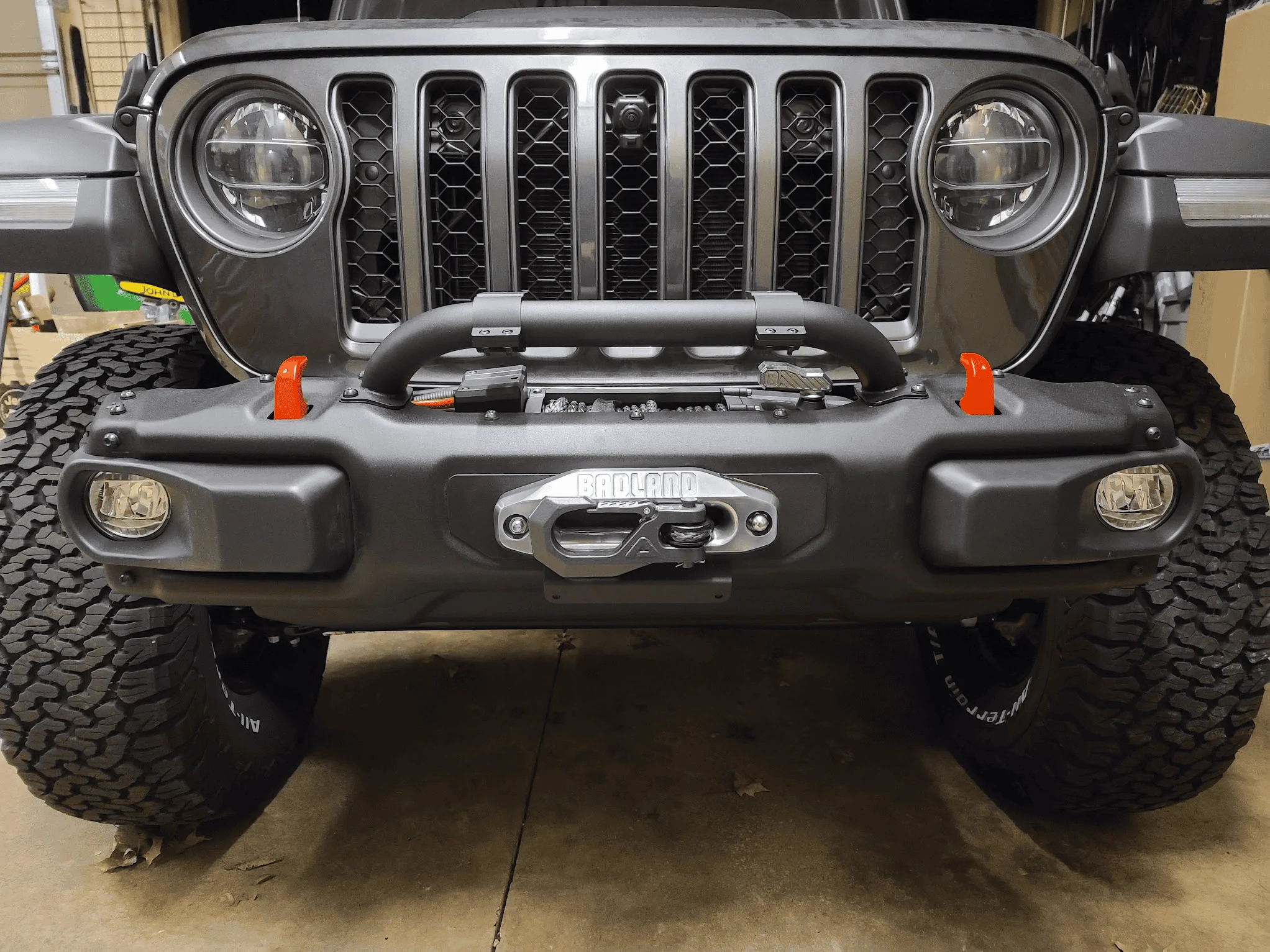 Jeep Gladiator ISO PICS: Badland Apex winch with stock steel bumper with mopar winch bar- Can it fit with Mopar bar? 1670771566386