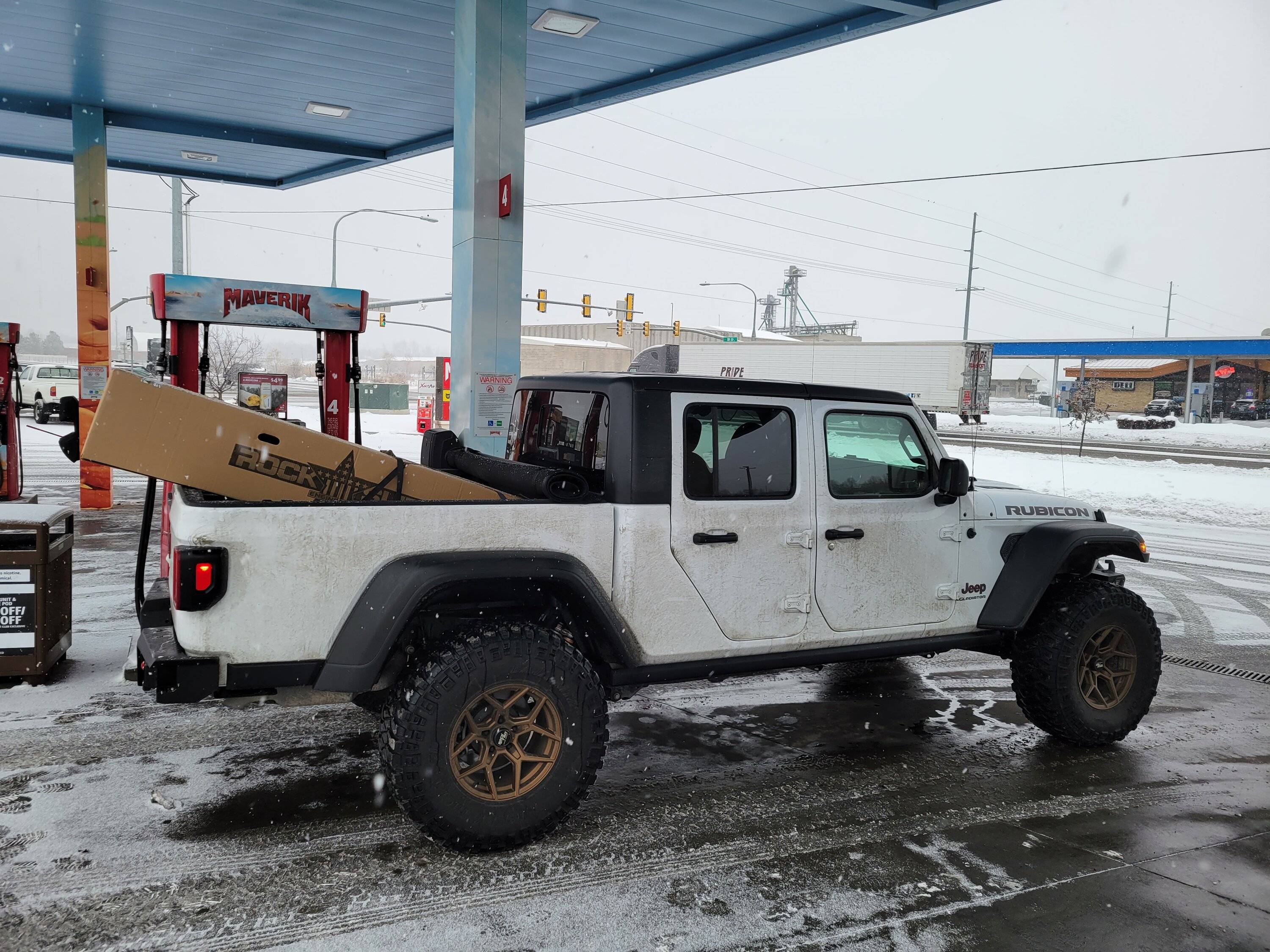 Jeep Gladiator What did you HAUL in your JT today? 20221209_084515
