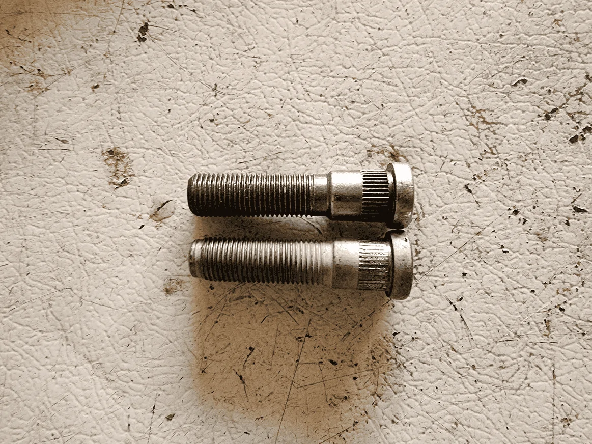 Jeep Gladiator Spinning wheel studs in aftermarket axles 1670802517517