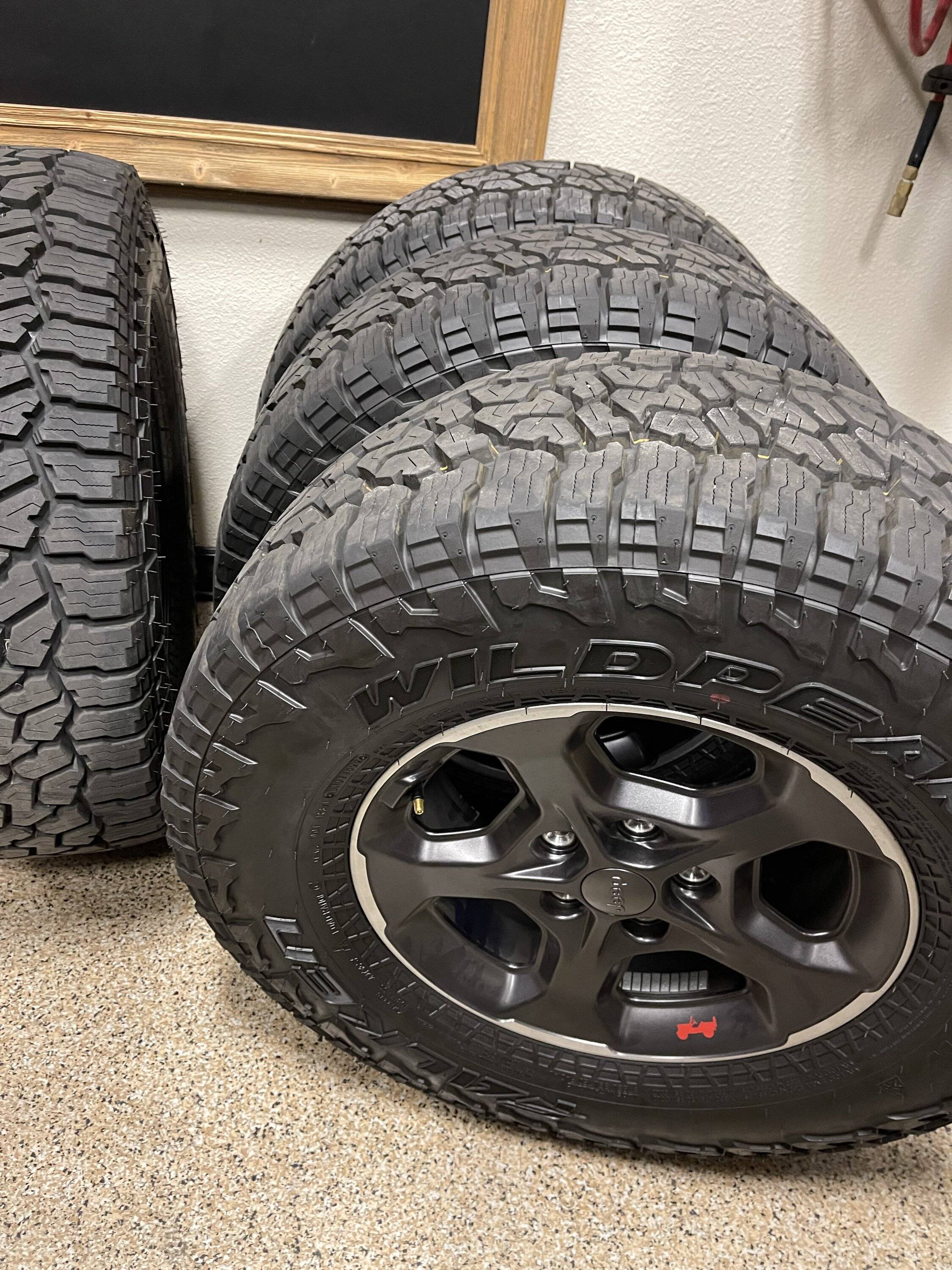 Jeep Gladiator Rubicon wheels and tires IMG_1121