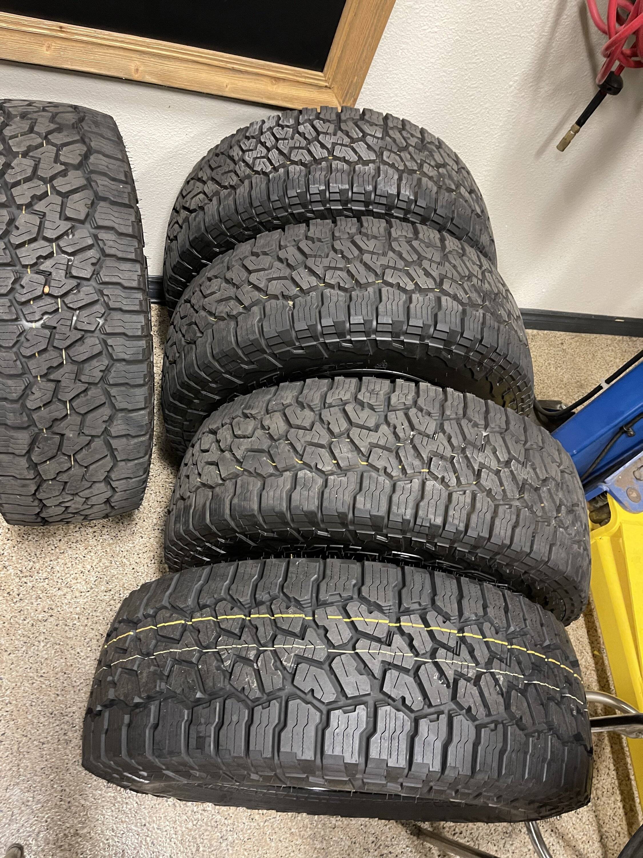 Jeep Gladiator Rubicon wheels and tires IMG_1122