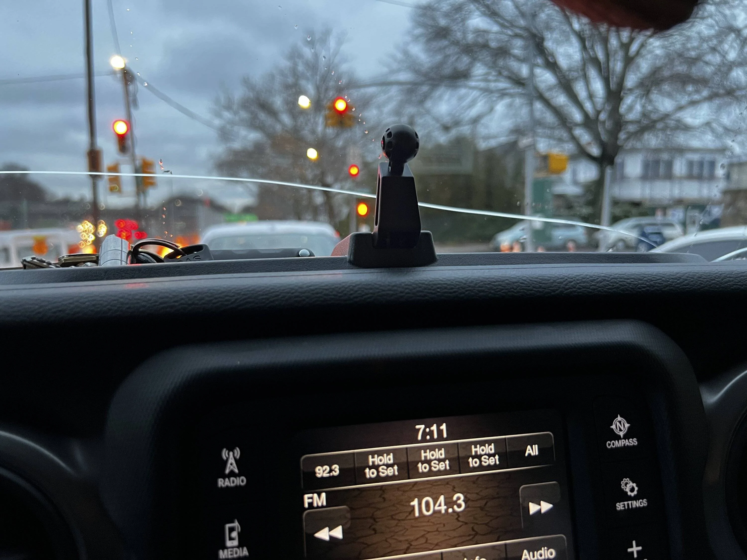 Jeep Gladiator Bizarre windshield crack this morning D1436A56-1F5E-449A-8DDB-A87EB63F250B