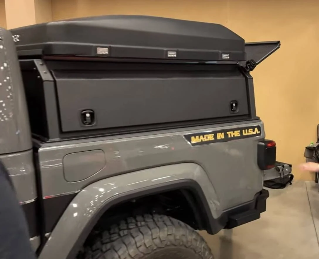 Jeep Gladiator What topper is this? 4ECD1018-523E-426B-9C5E-A383DDC08CEC