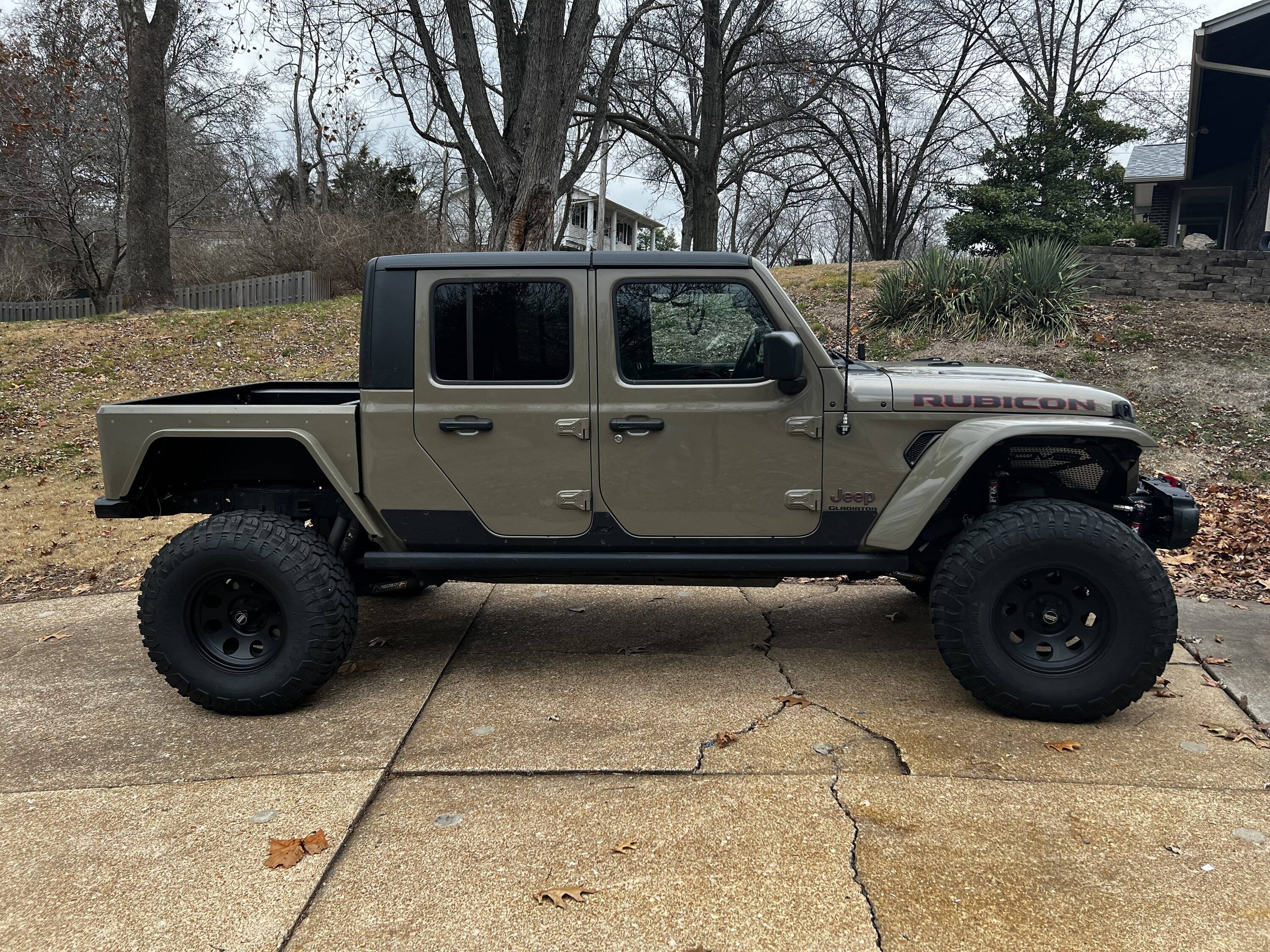 Jeep Gladiator Motobilt Bobbed Bed 3402323E-7658-49D6-BD1D-DD56582ADA81