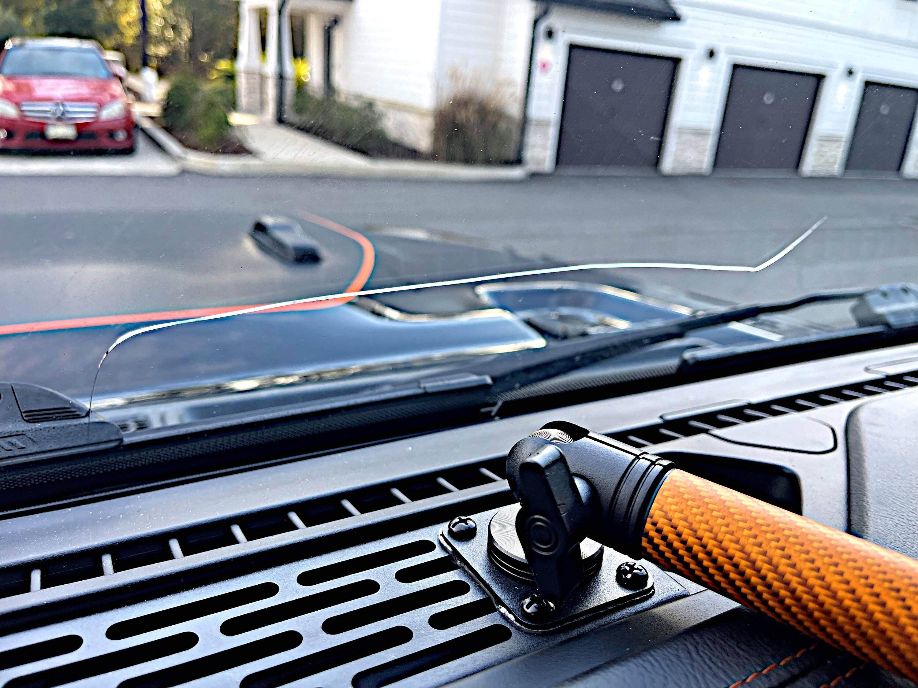 Jeep Gladiator Bizarre windshield crack this morning C726EF95-B2F3-4EA0-A63A-8646E97B910C
