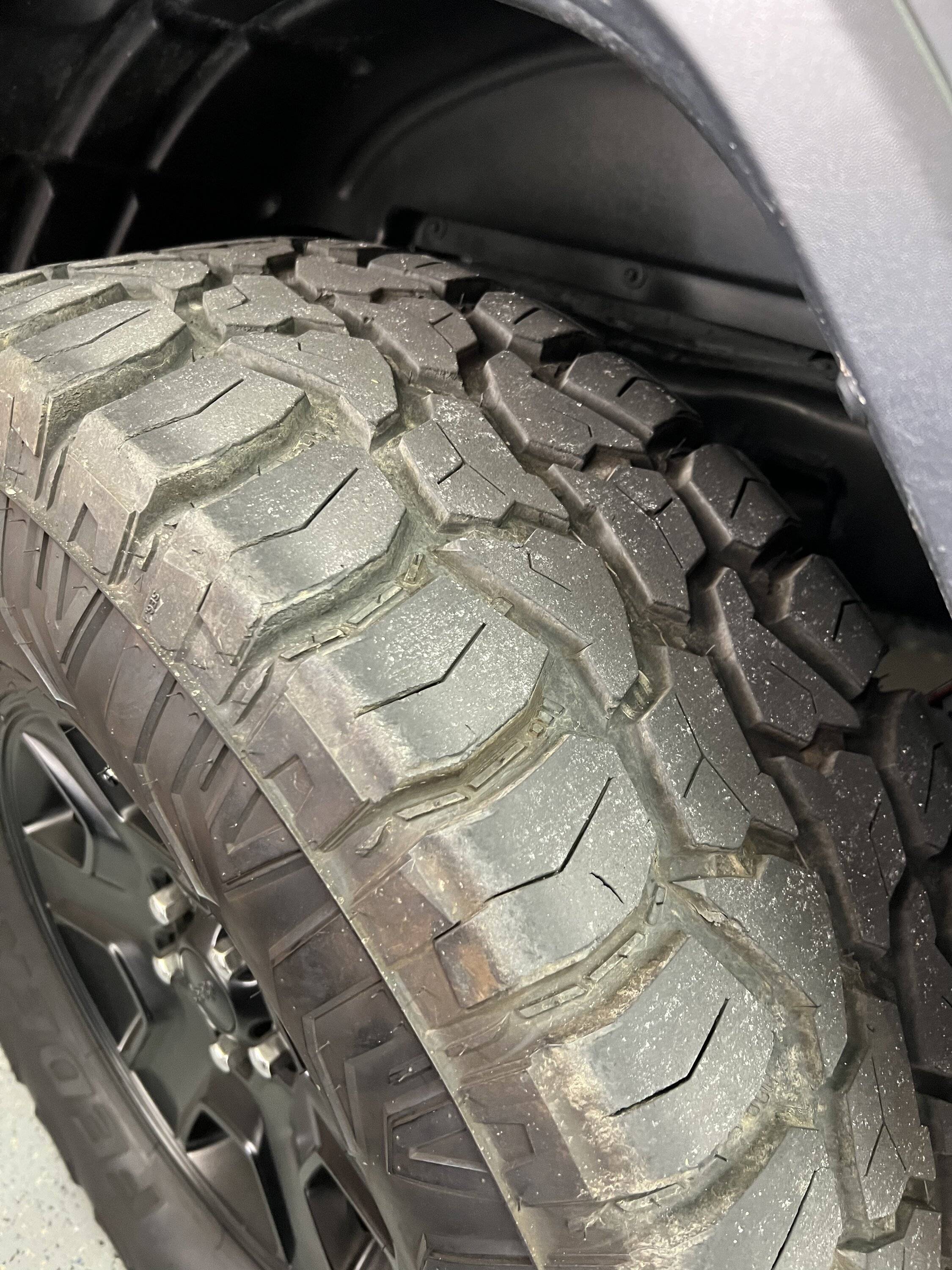 Jeep Gladiator 37” tires $950 ADDB5446-0599-4AC8-B7F8-C5F0C72327A8