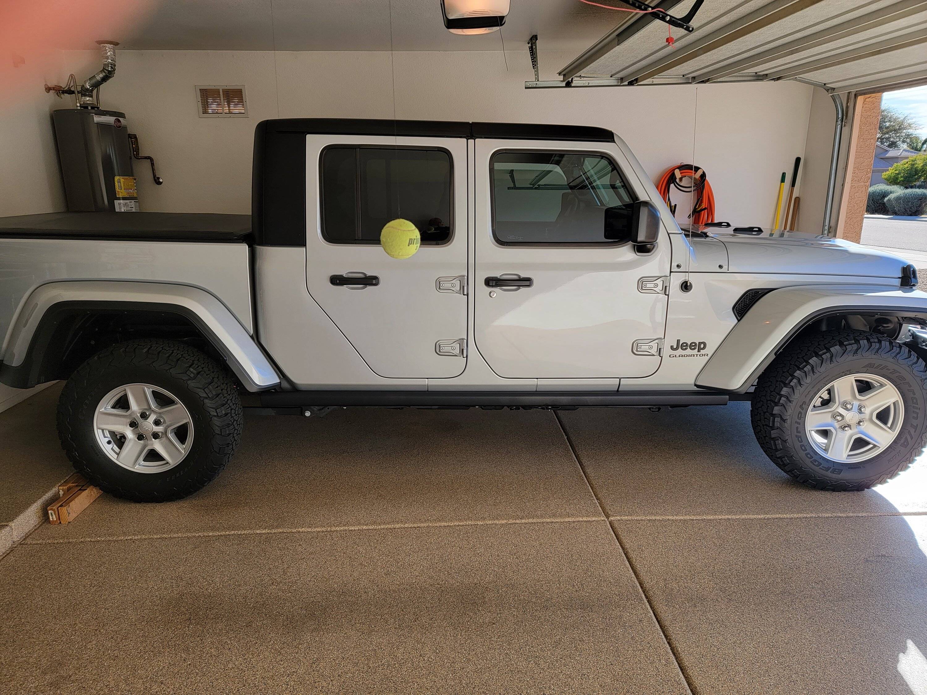 Jeep Gladiator Any one swapped out the chrome lug nuts ? 20221217_144929