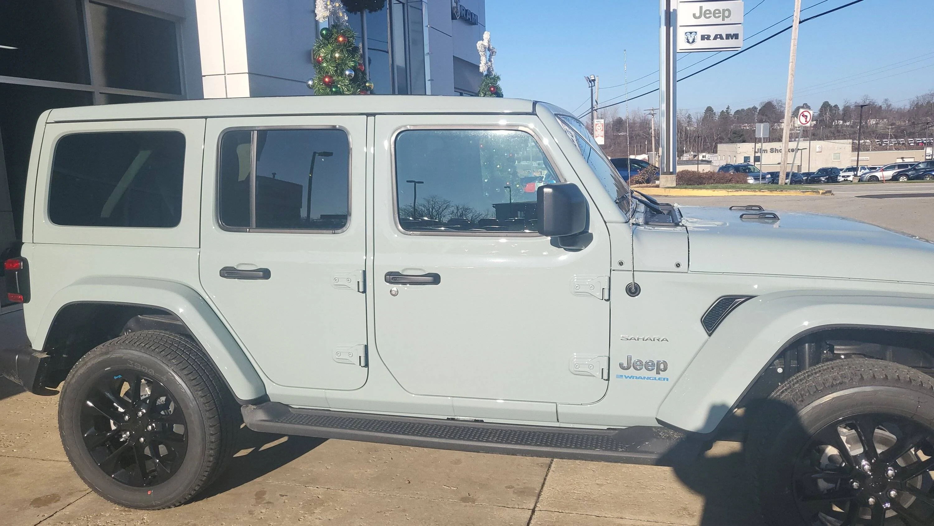Jeep Gladiator Earl paint color now available on 2023 Jeep Gladiator! 20221209_100504