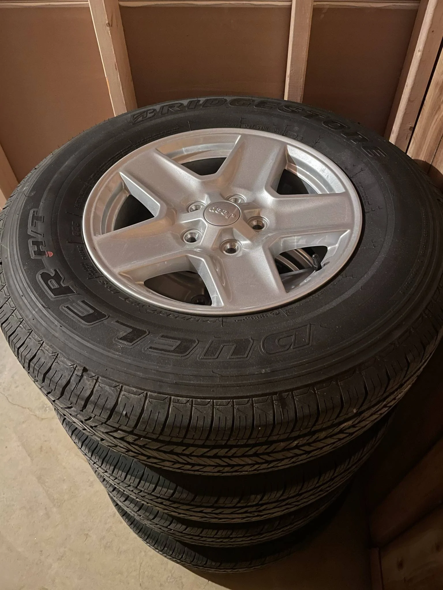 Jeep Gladiator 300$ - Set of stock Tires AND Wheels from 2021 JT Sport 3C84F46E-6E5A-42DB-9989-23BD4A102350