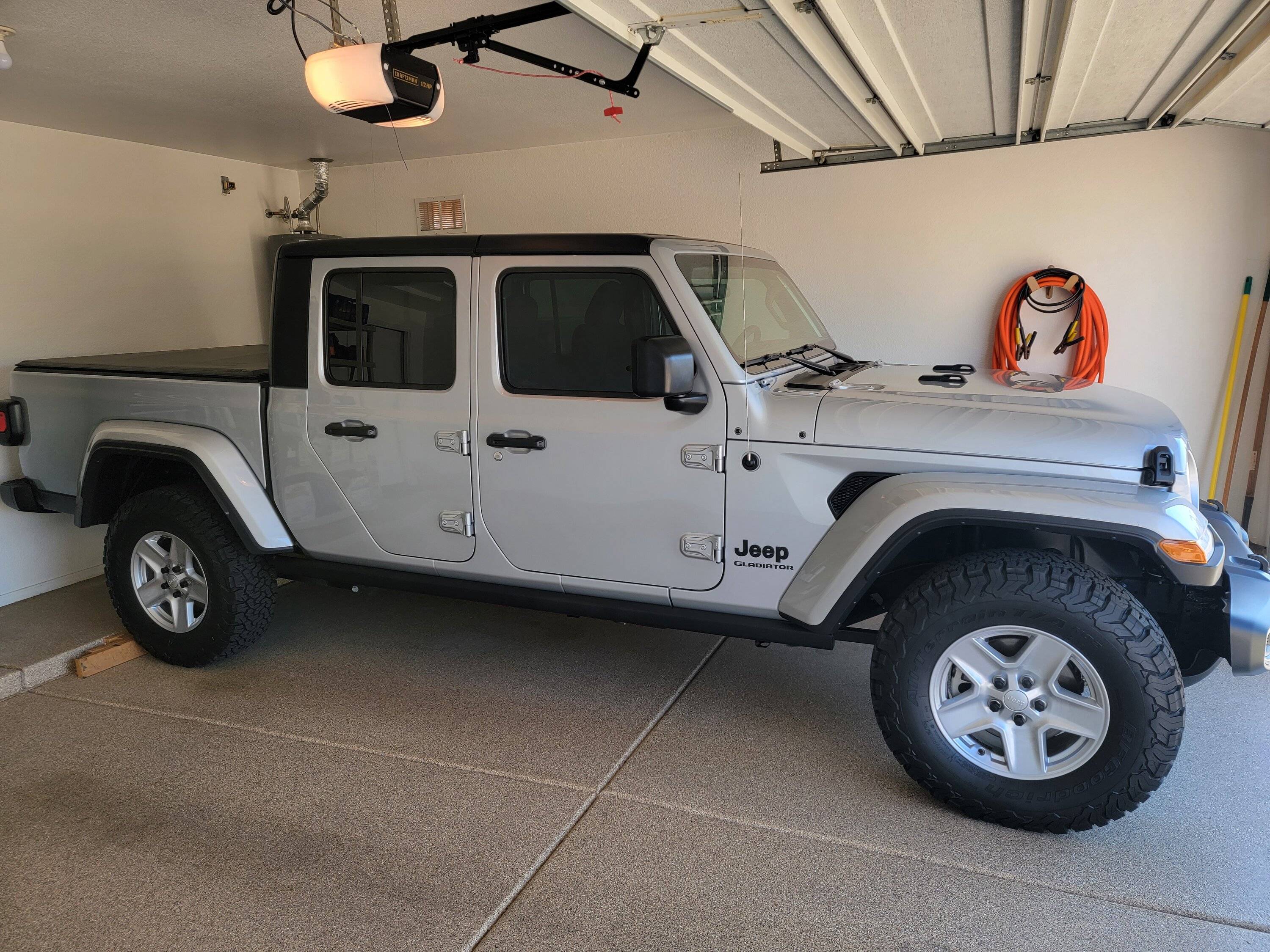 Jeep Gladiator Any one swapped out the chrome lug nuts ? 20221219_121909