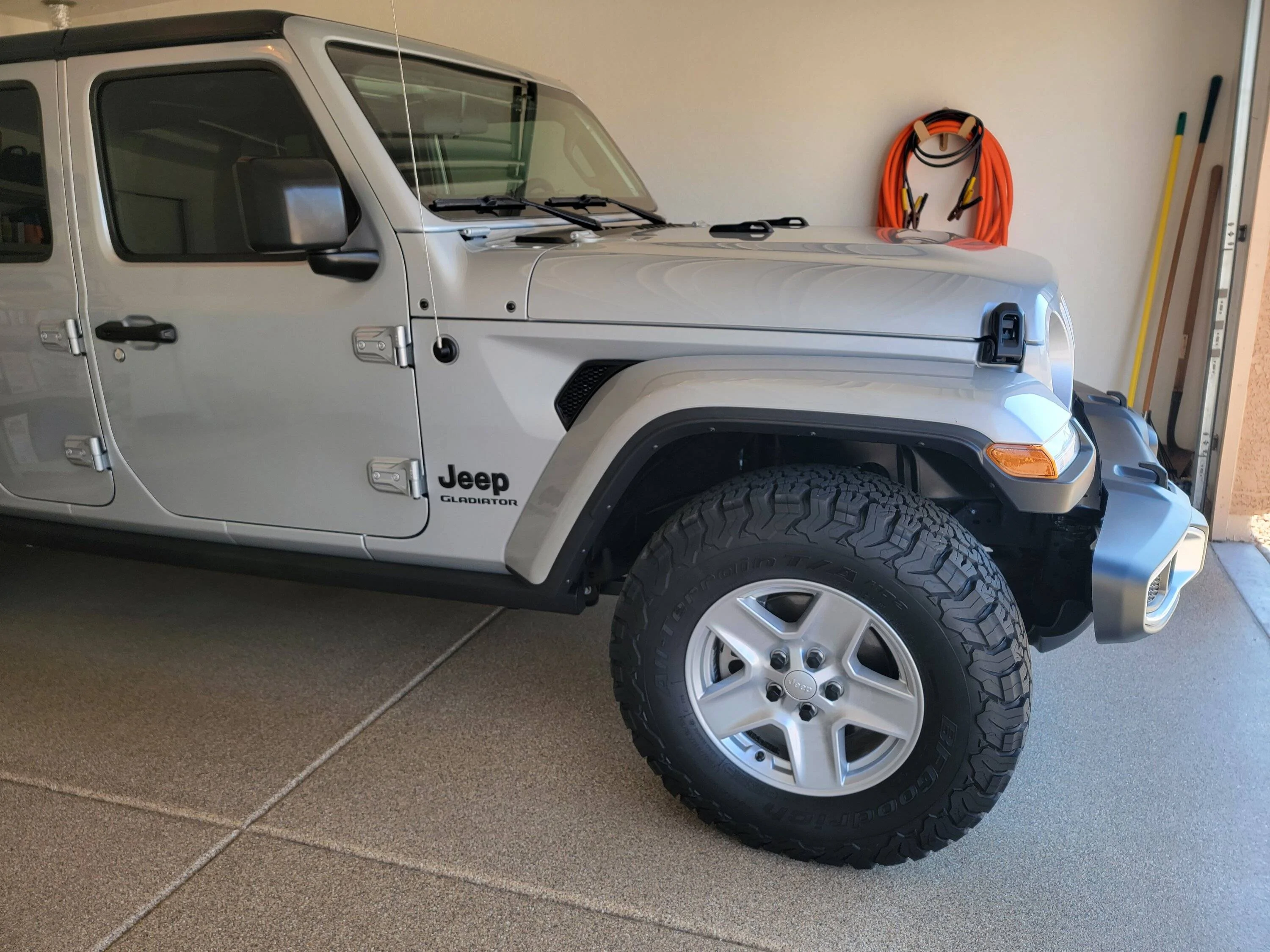 Jeep Gladiator Any one swapped out the chrome lug nuts ? 20221219_121833