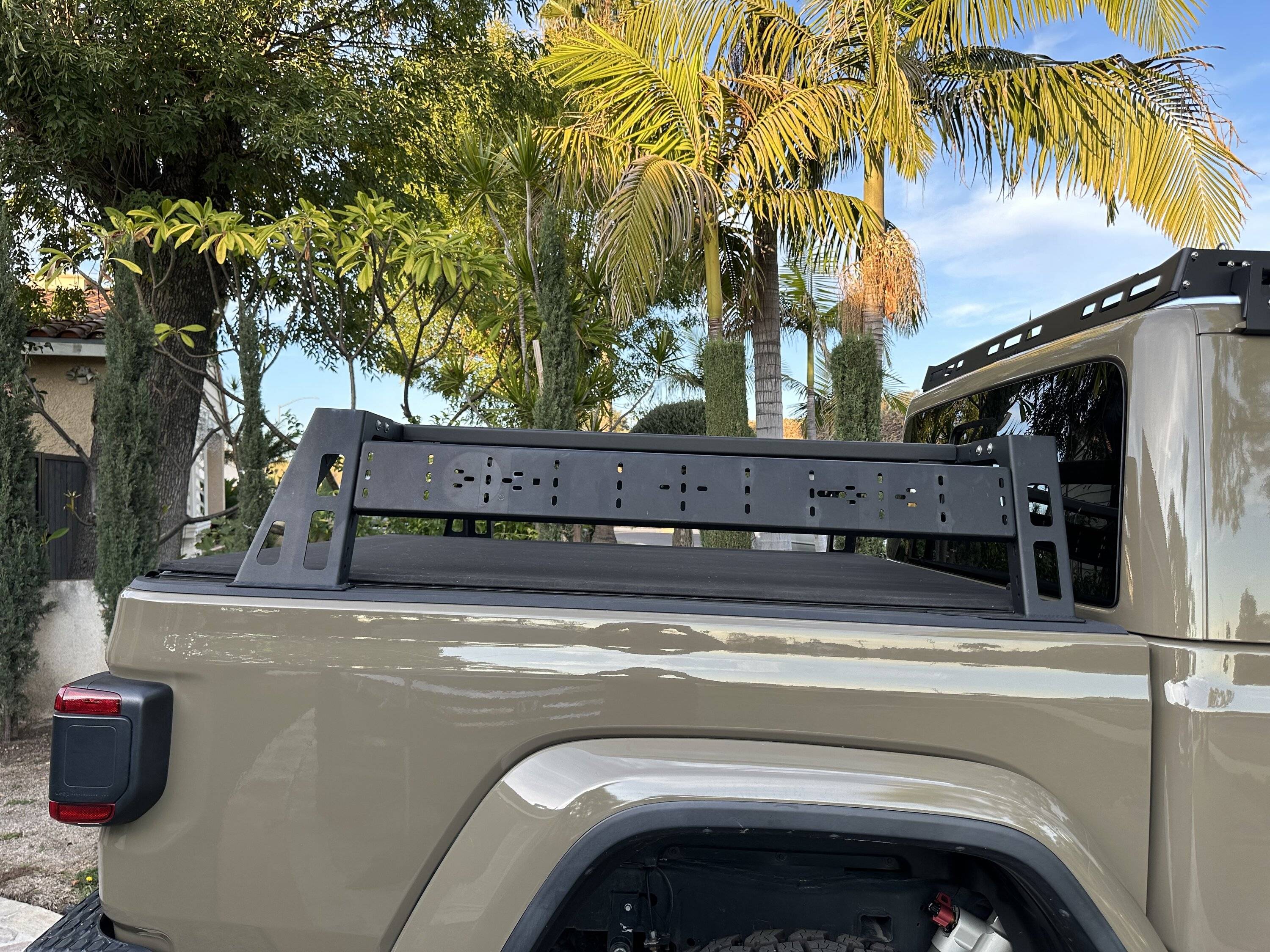 Jeep Gladiator Rugged Ridge tonneau cover AE02EE1C-7E48-4E12-8F7F-2E46BF174B07
