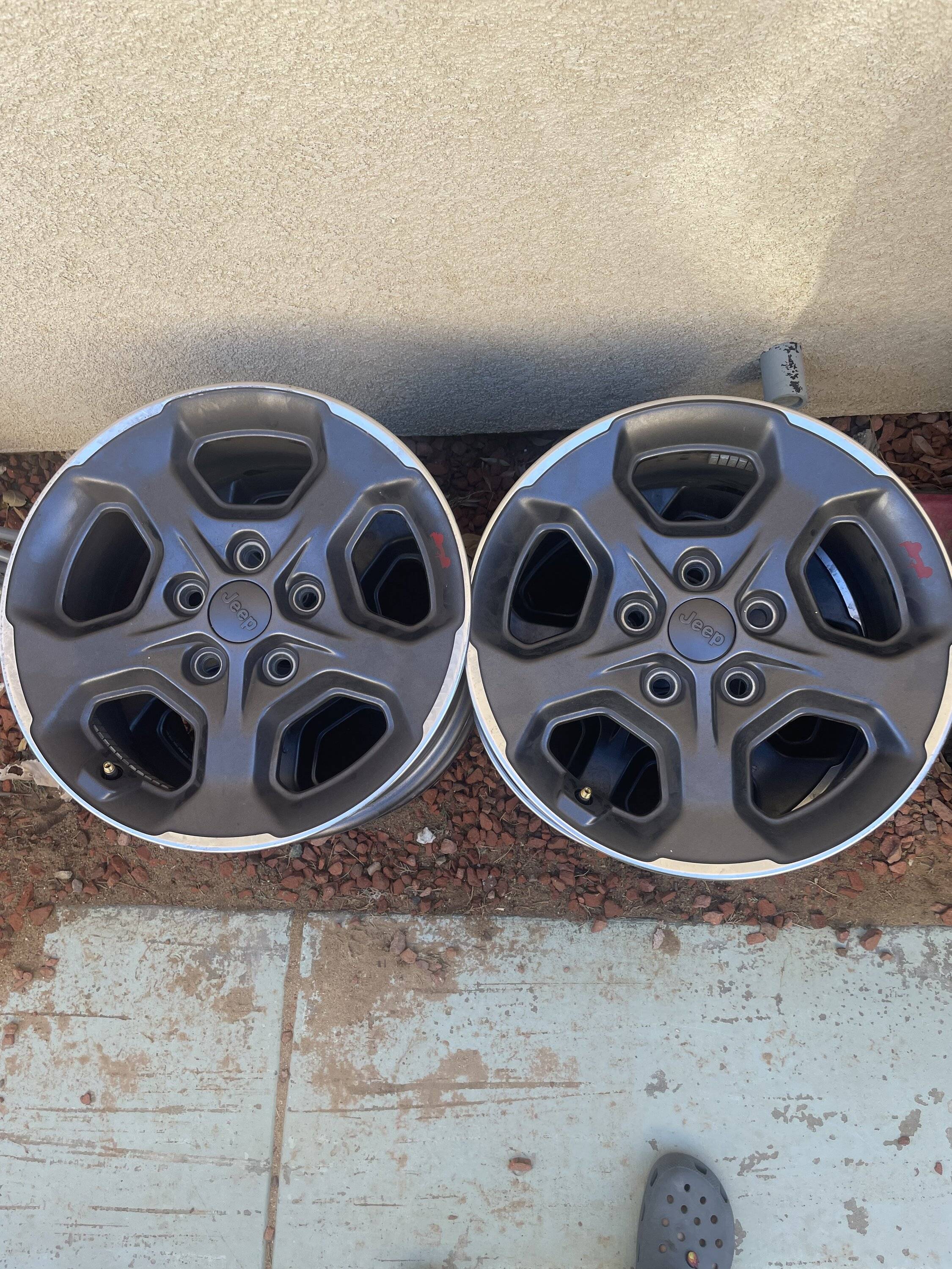 Jeep Gladiator 20202 Rubicon OEM wheels 4C3240AE-E41F-4CDC-B979-9D908AF403FB
