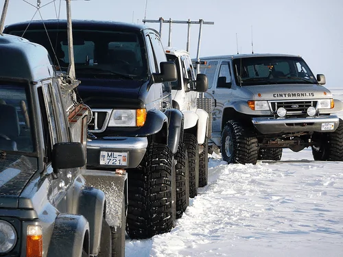Jeep Gladiator Driving in 2 feet of snow 1217775F-C101-4232-B57D-437F8310A3C8