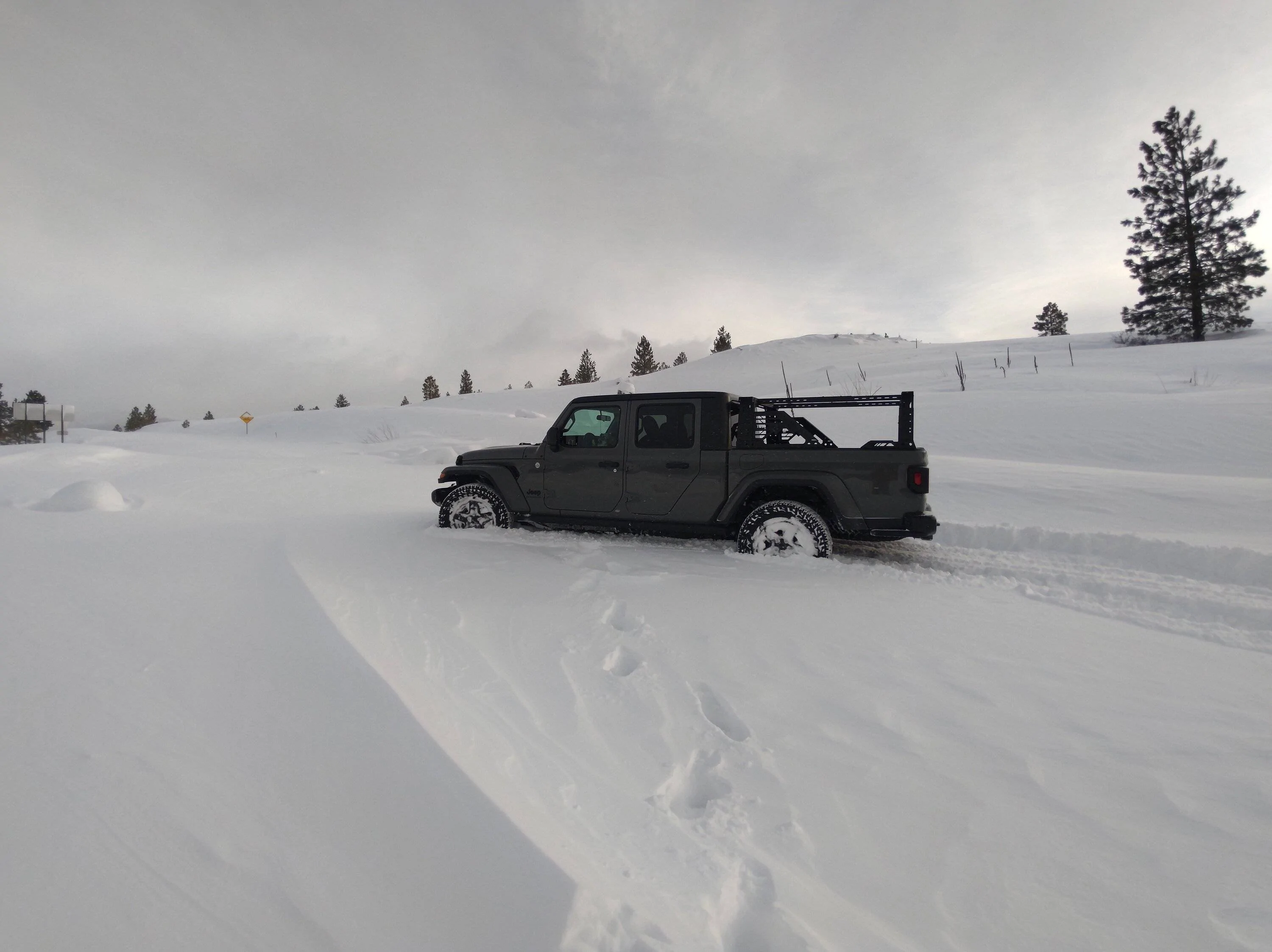 Jeep Gladiator Driving in 2 feet of snow IMG_20211226_091451041