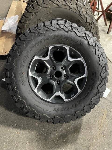 Jeep Gladiator 2022 Jeep Rubicon Wheels w/BFG 285/70R17 Tires - A Deal! bfg1