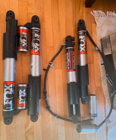 Jeep Gladiator Mojave Fox 2.5 Bypass Shocks 2022-11-01 4-46-11 PM