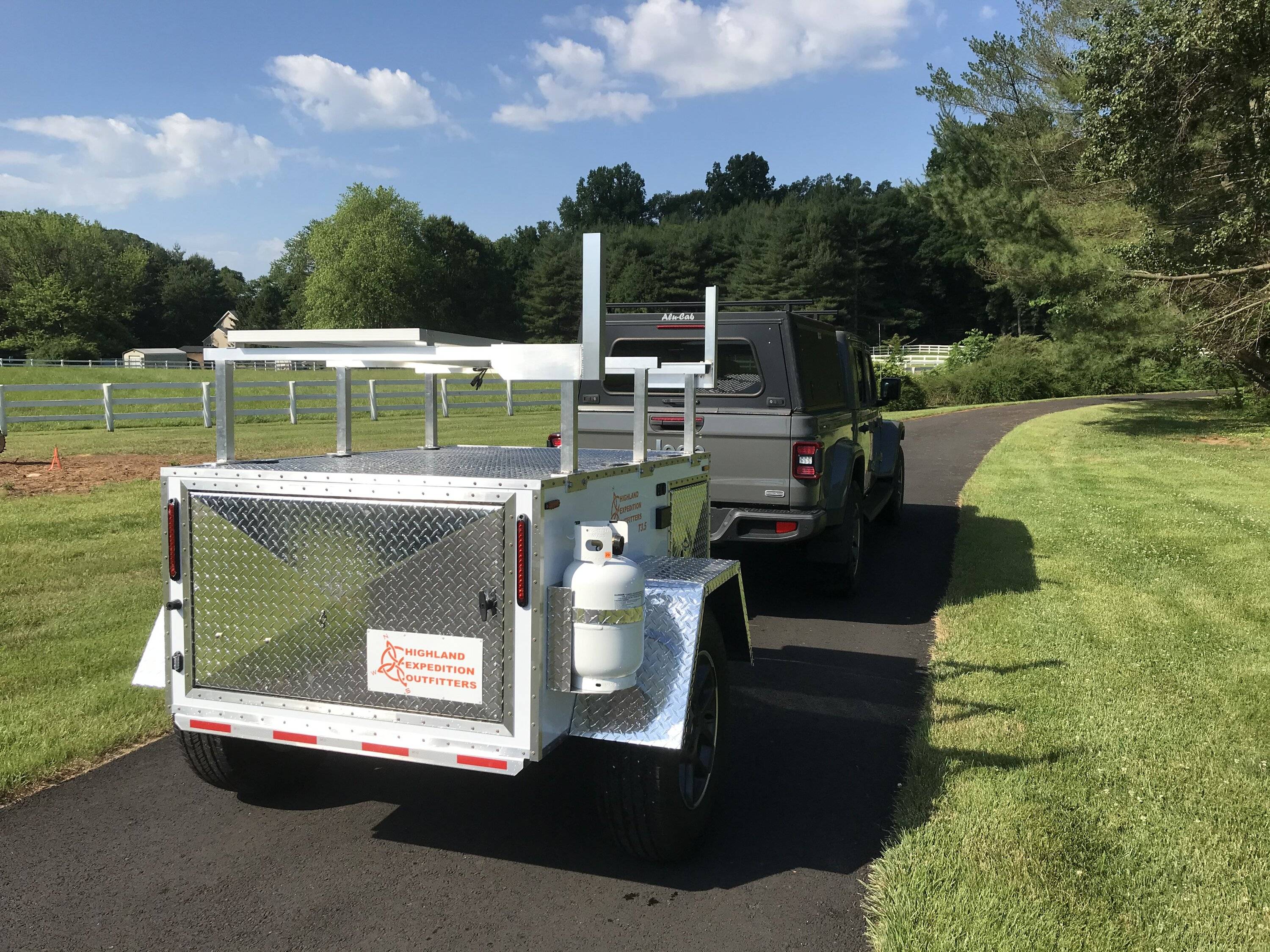 Jeep Gladiator Highland Expedition Outfitter's Off-Grid Trailer with Roof Top Tent- Brand New IMG_3828