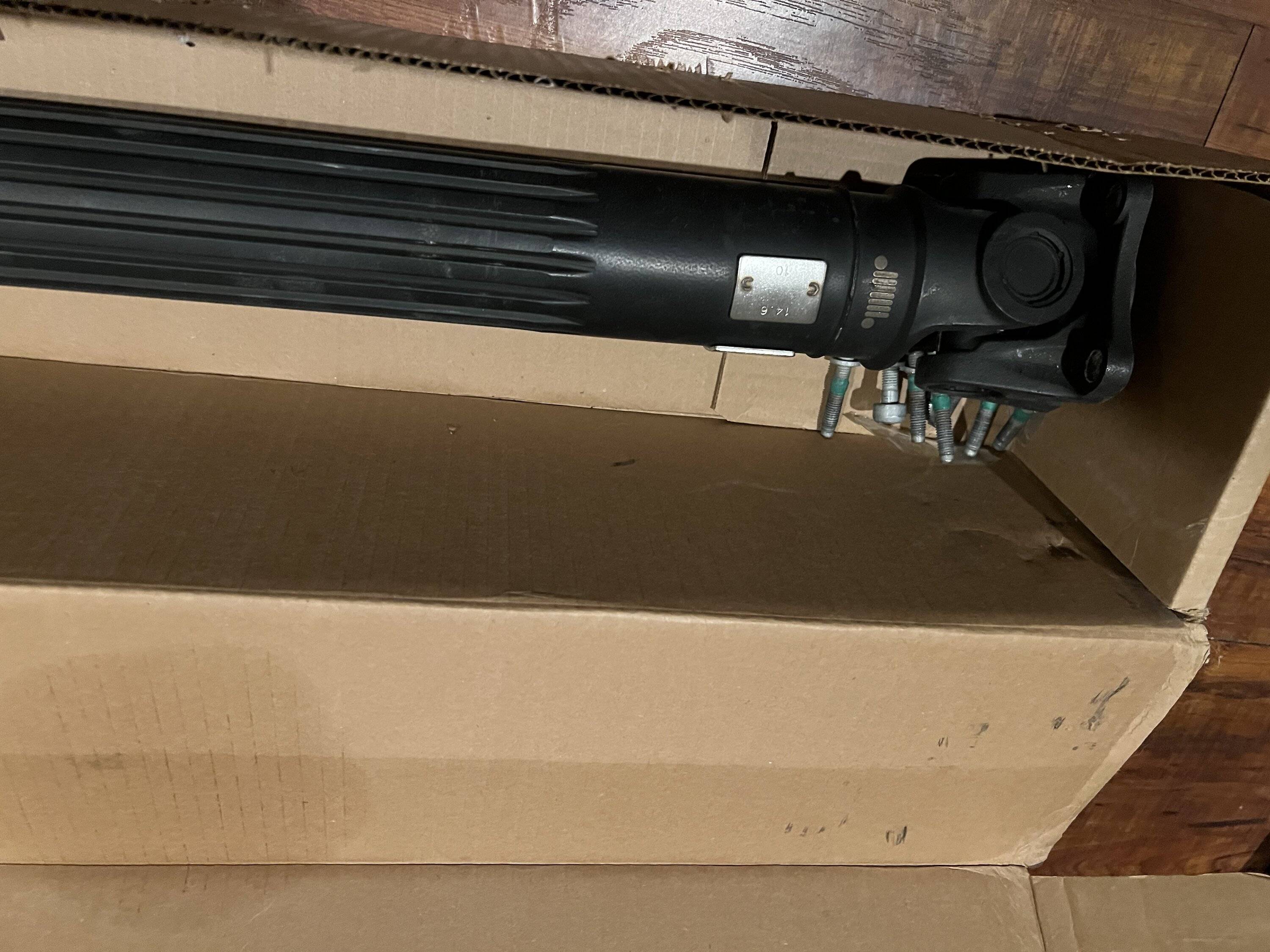 Jeep Gladiator Oem front driveshaft, overland diesel JT 48699111-41FF-40FA-8BD1-2F6498F6BABE