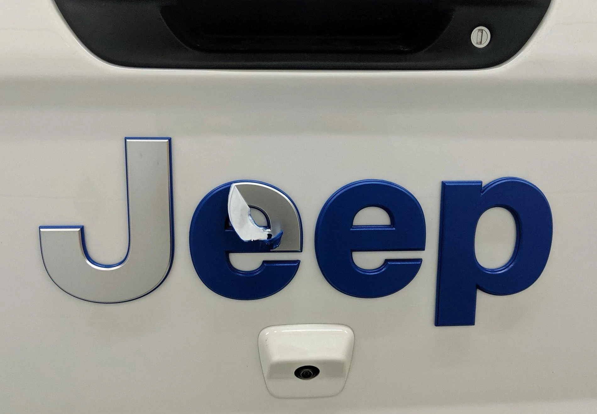 Jeep Gladiator Custom tailgate JEEP logo trim color IMG_20190823_131808