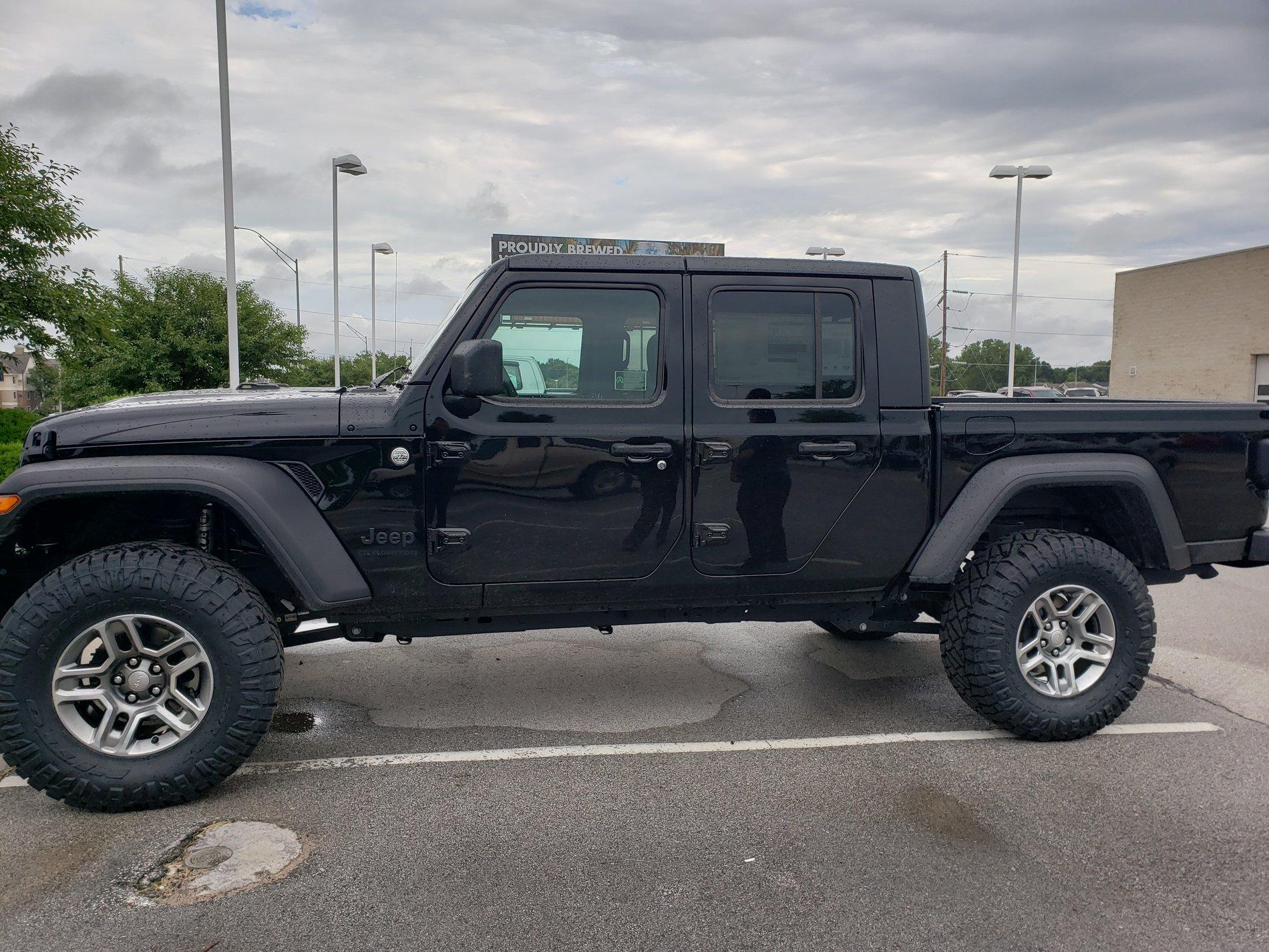 Jeep Gladiator Pictures of 33s and 35s 20190821_173312