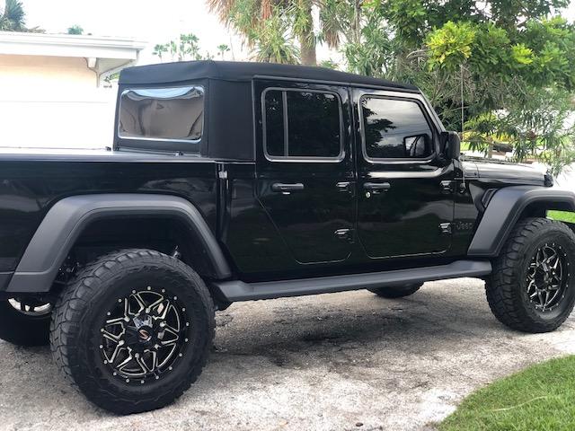 Jeep Gladiator WeatherTech Alloy Bed Cover For Gladiator 34F3A5C7-96A5-4E0C-A67F-5074FE110AA0