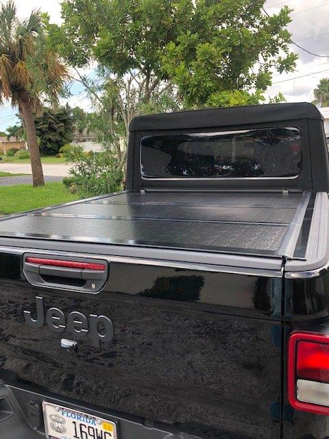 Jeep Gladiator WeatherTech Alloy Bed Cover For Gladiator 5144F289-0606-4CC6-B47A-08A49811E0A3