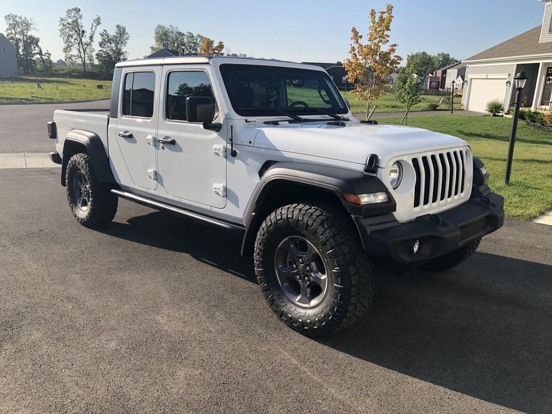 Jeep Gladiator BRIGHT WHITE Gladiator JT Club D790D2DD-56E9-4481-962F-55F2BDCD06D2