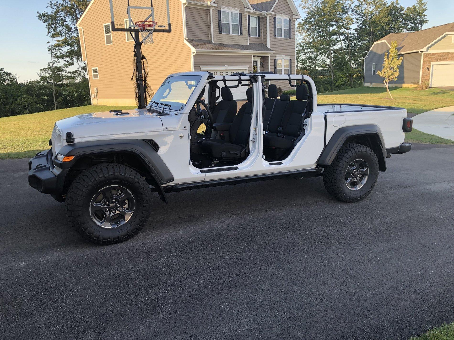 Jeep Gladiator BRIGHT WHITE Gladiator JT Club EF732840-BABE-4707-B007-DCFB9F6F5BD1