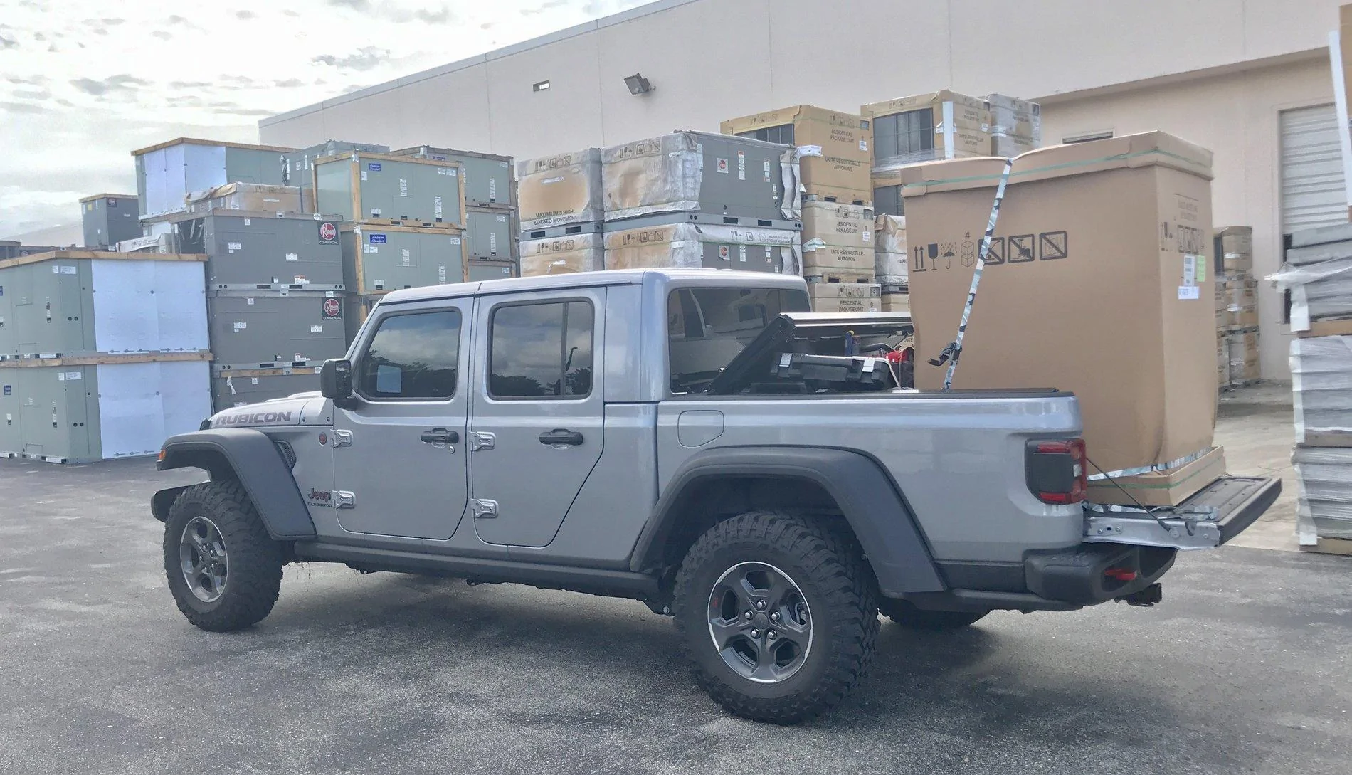 Jeep Gladiator Real world use. A/C Certified! D0DA421B-7084-49ED-8F93-430B7C97E495