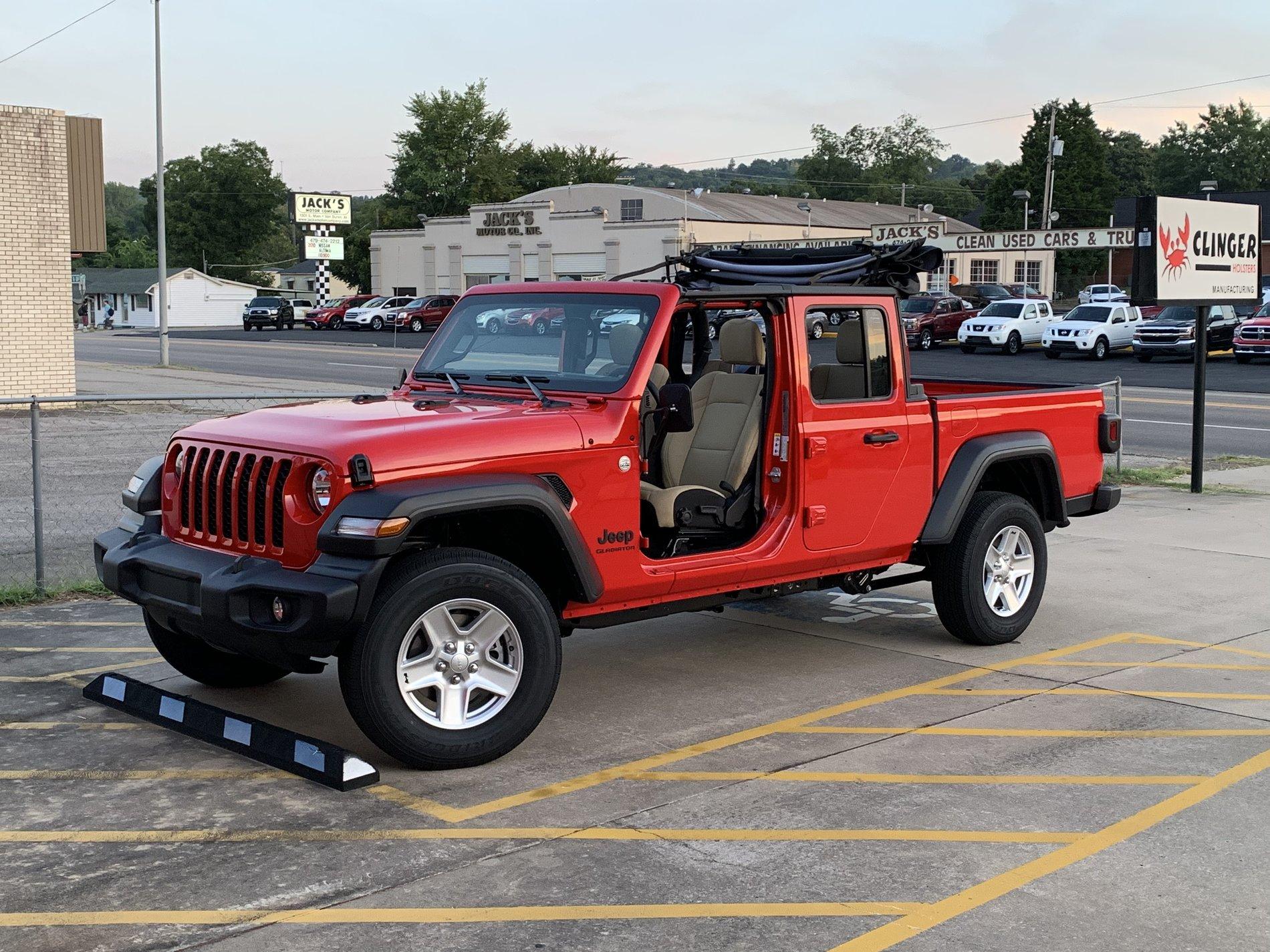 Jeep Gladiator Pics with the soft top down (not off)? 1AFF97C9-A091-42C8-97AA-CAC35A233A6F