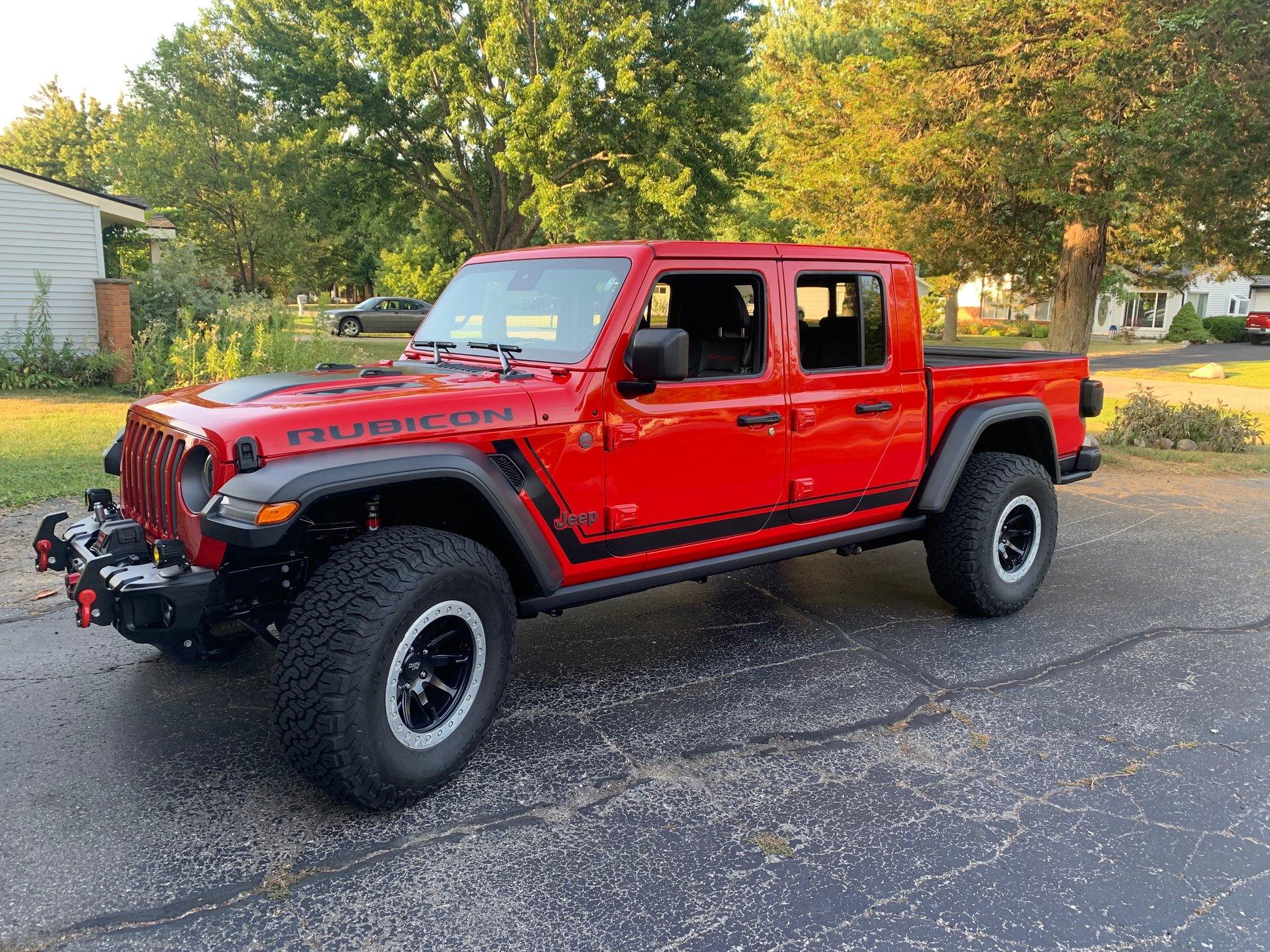 Jeep Gladiator smallest stubby bumper treep2