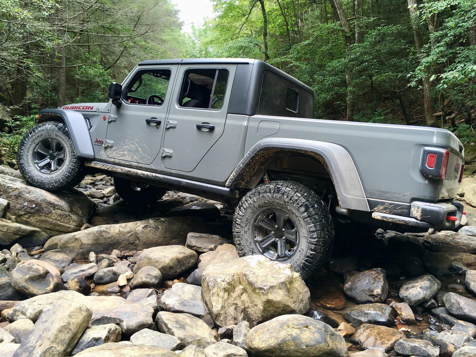 Jeep Gladiator STING GRAY Gladiator JT Club 580C616C-9D50-4922-8775-F363359AEE7B