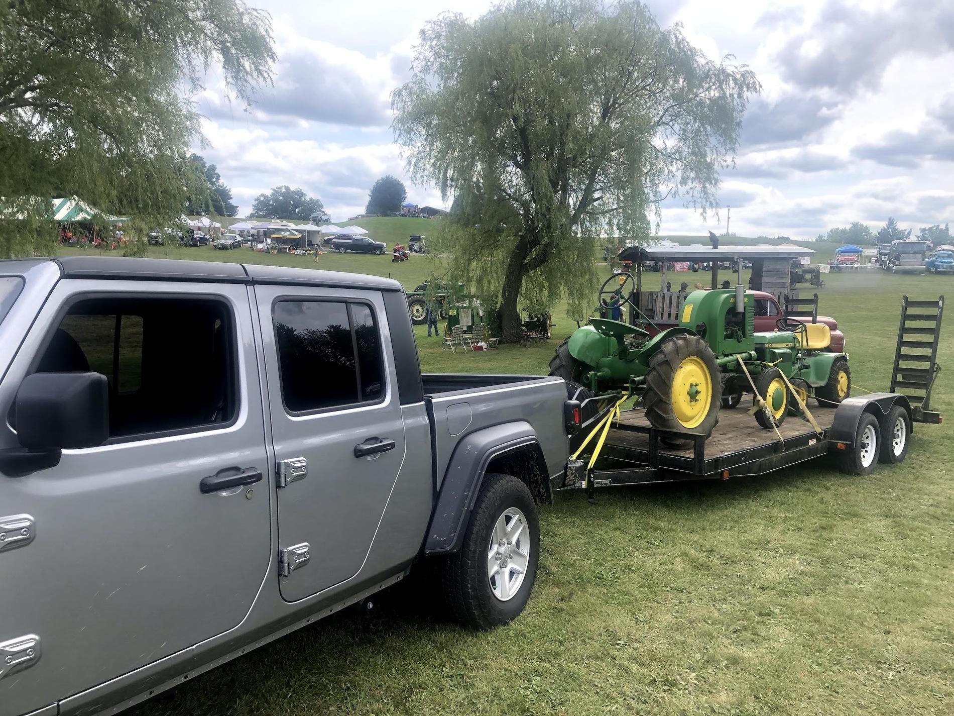 Jeep Gladiator towing a tractor YqEtuMXbPZ-vthEayaqXf2Y3jmaMTjOytB7UzuaiunqDBKo5Zma2ddh54dUEBM9tKQN1qPHxz2SnUktAA=w2126-h1594-no