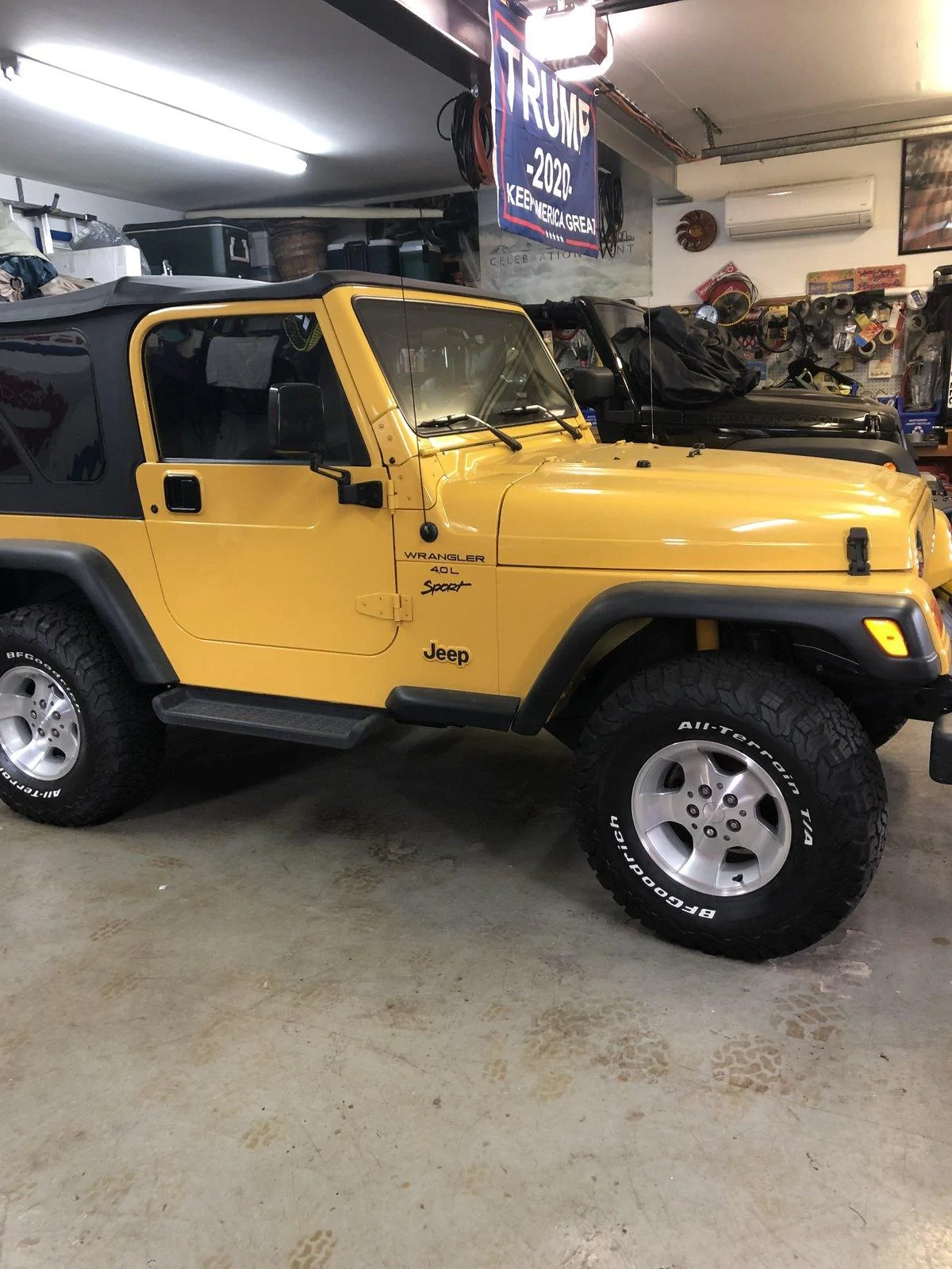 Jeep Gladiator Why do owners never take doors/tops off or go off-road? E5F60E90-4FE0-41A5-8304-A5E96658F303