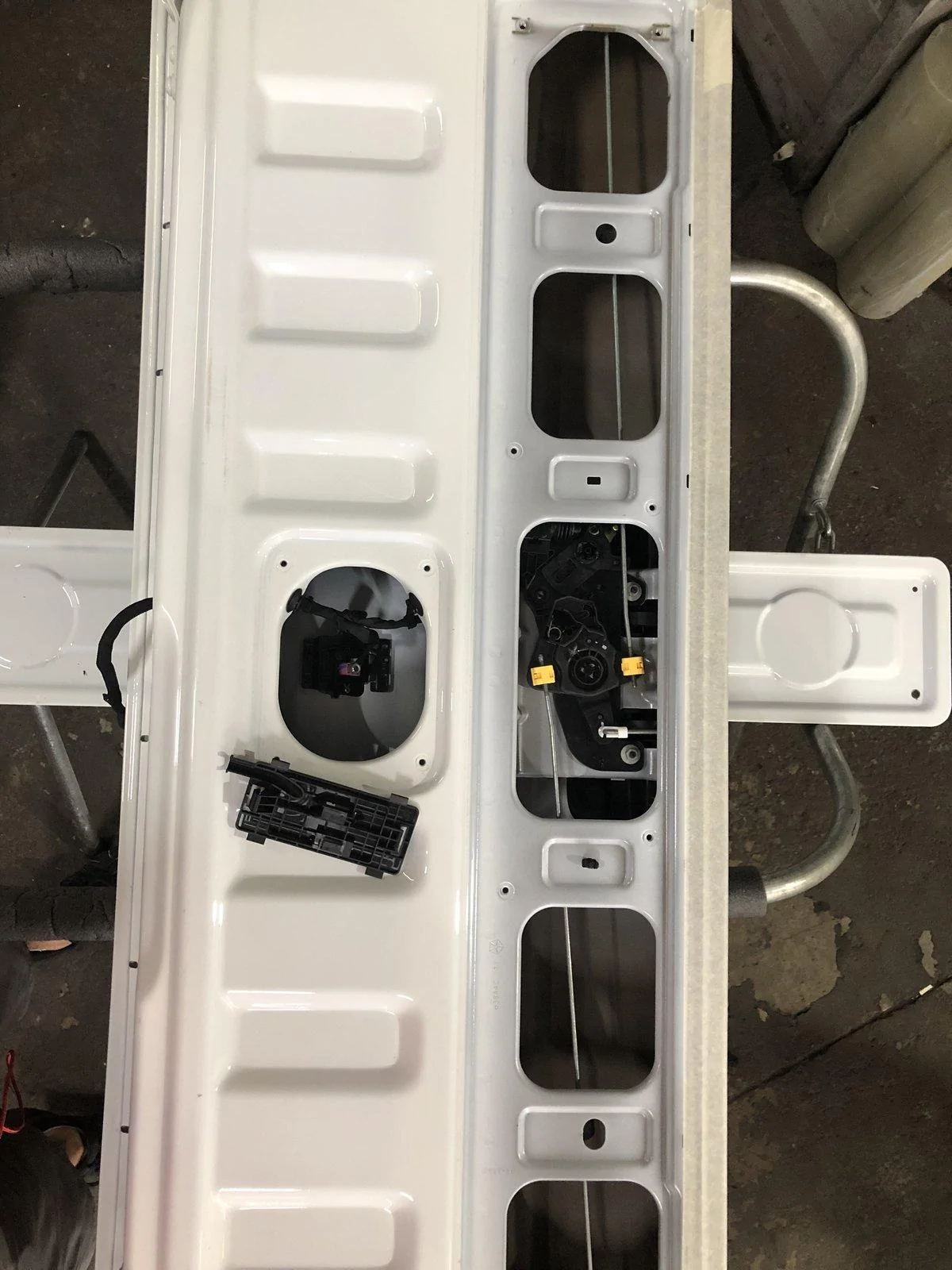 Jeep Gladiator Remove tailgate covers? 8B382AA0-7722-4A81-A28F-6CFDE9A9FEED