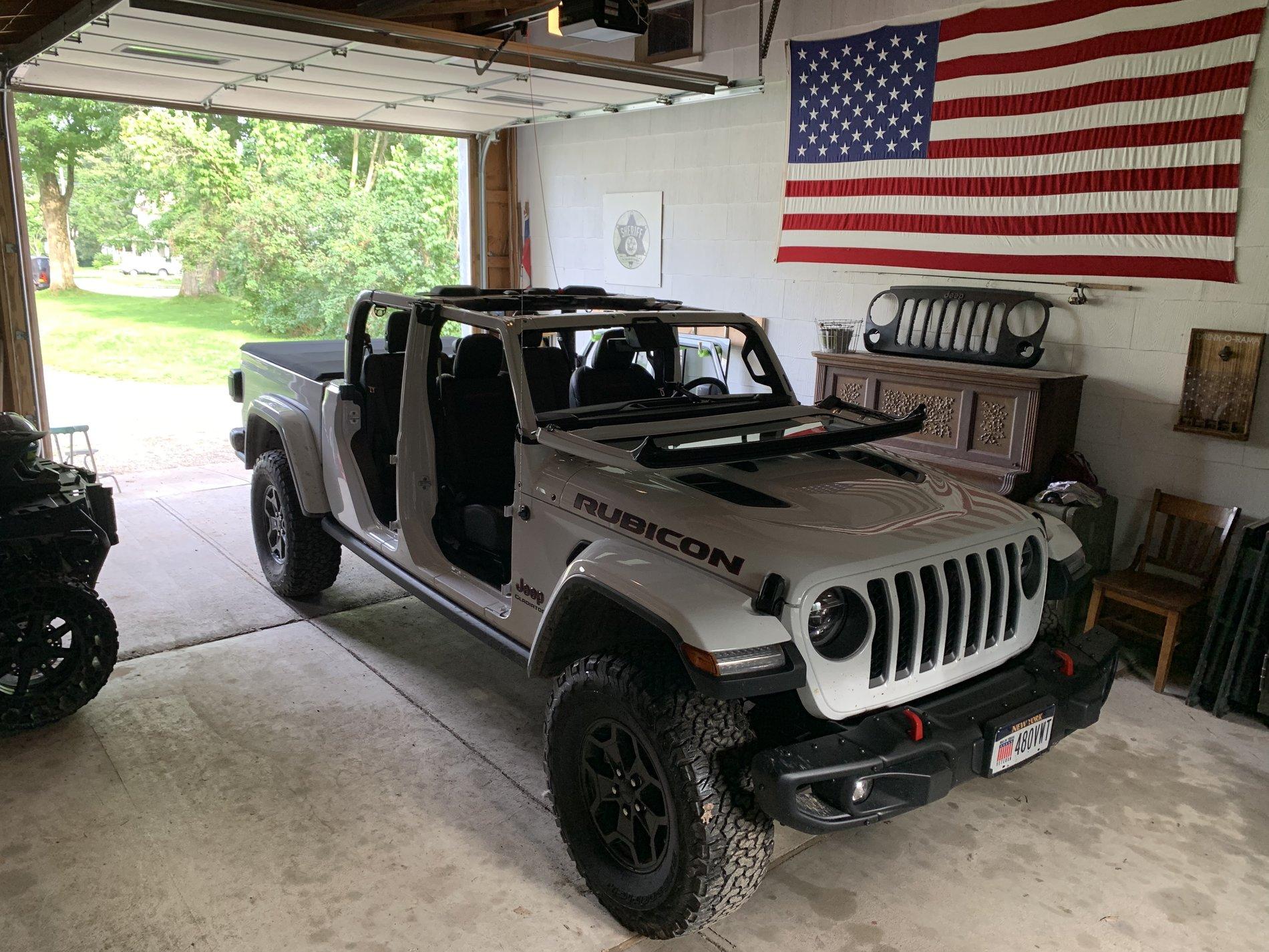 Jeep Gladiator Nude Gladiators (no doors/tops) - pics please 2475584D-0AB2-40DF-9A09-CED31A809E9F